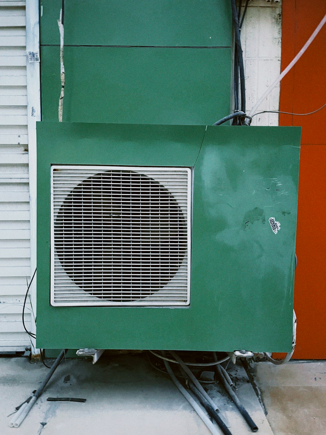 green and white box fan