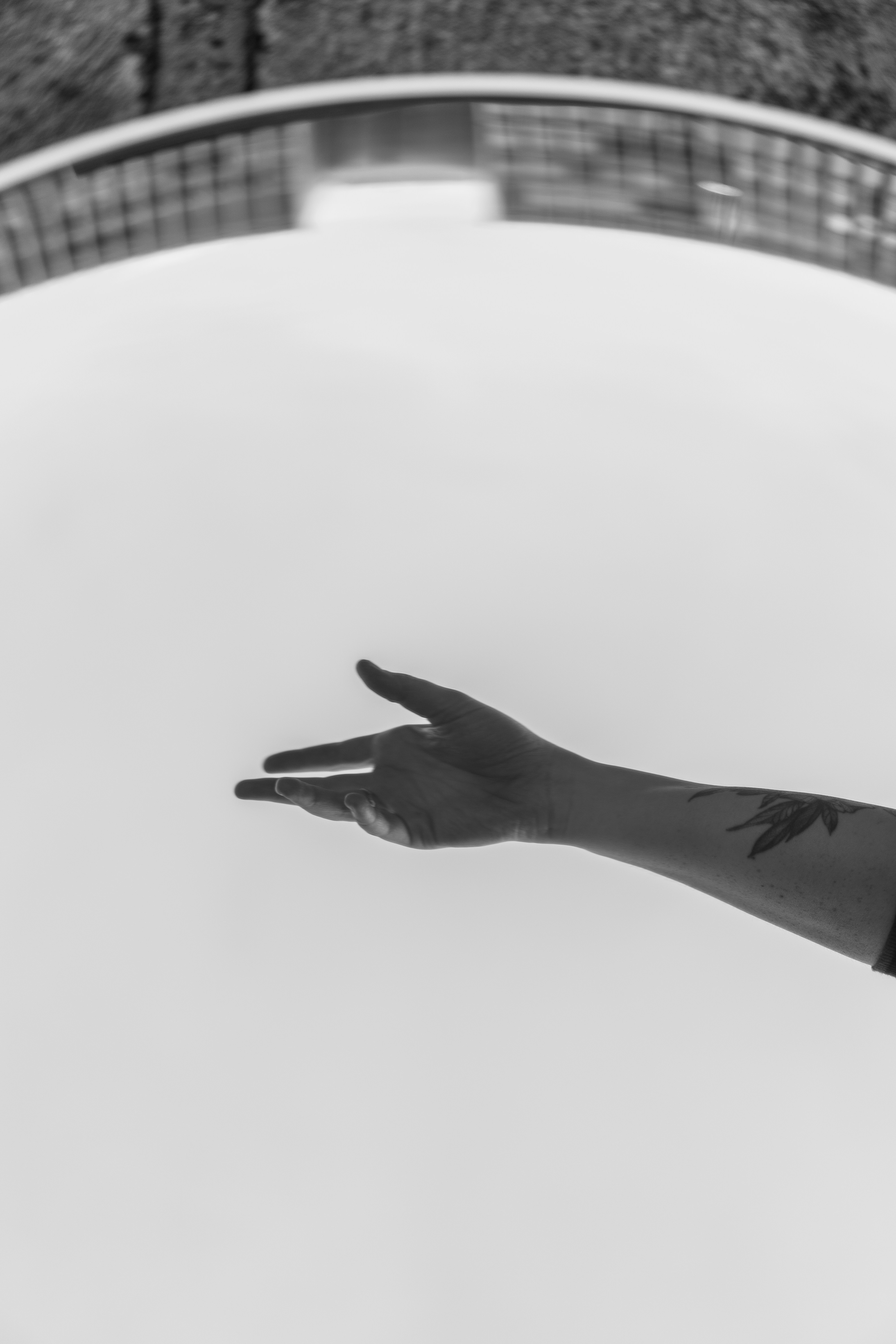 Personen Hand mit schwarzer Tätowierung