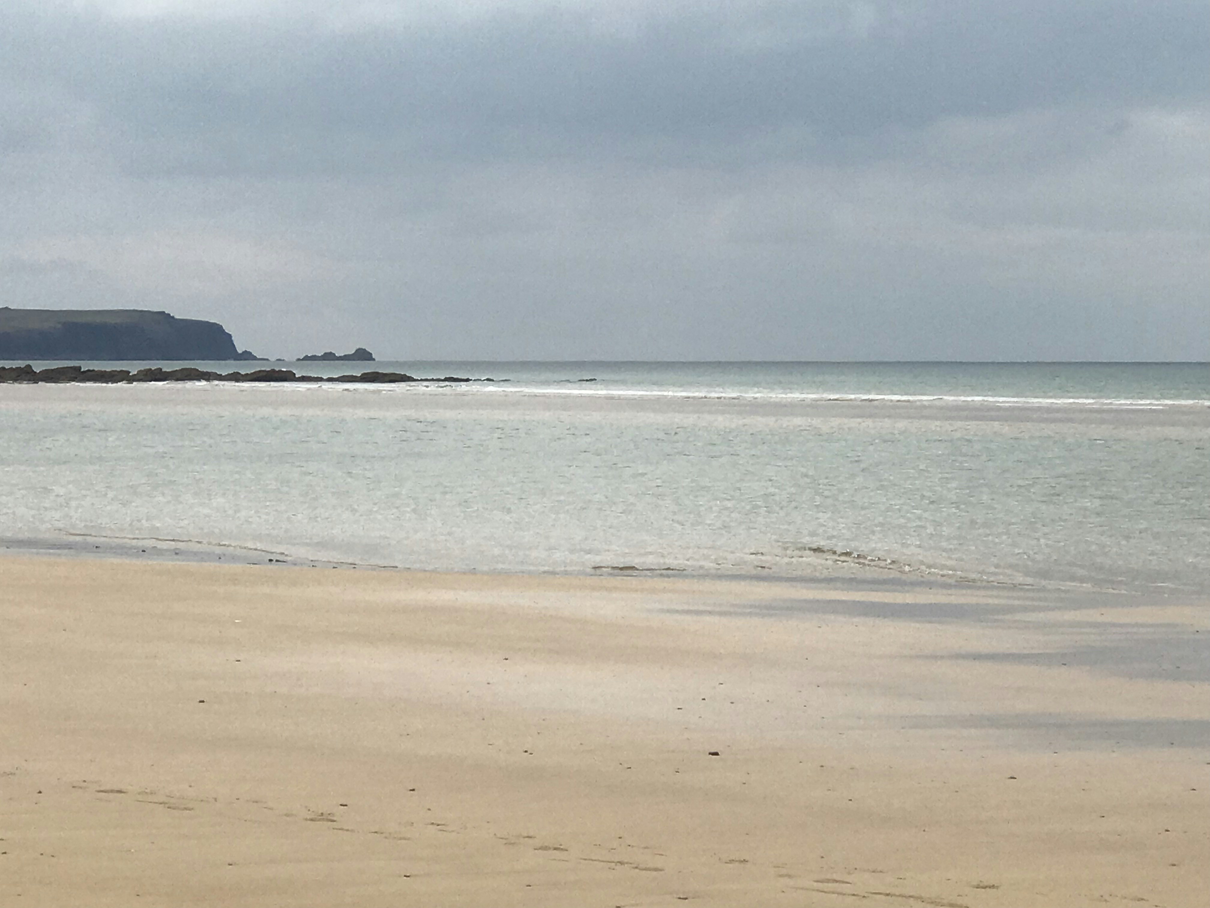 sea waves crashing on shore during daytime