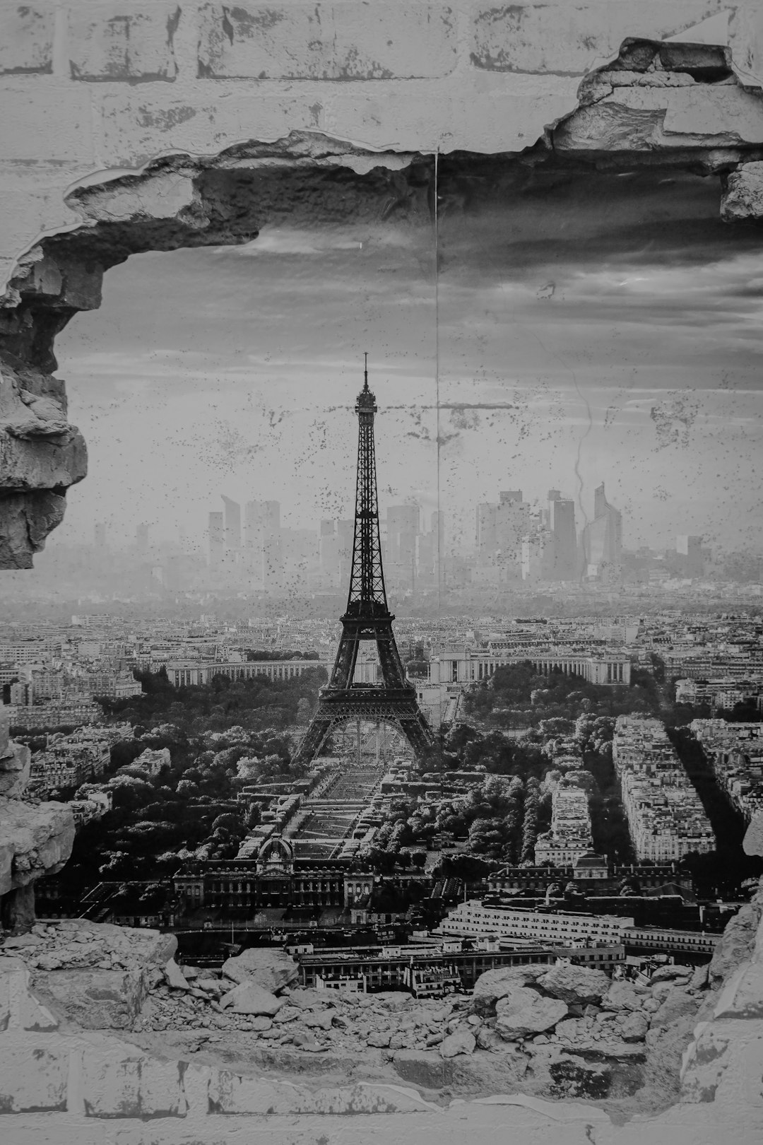 eiffel tower in paris grayscale