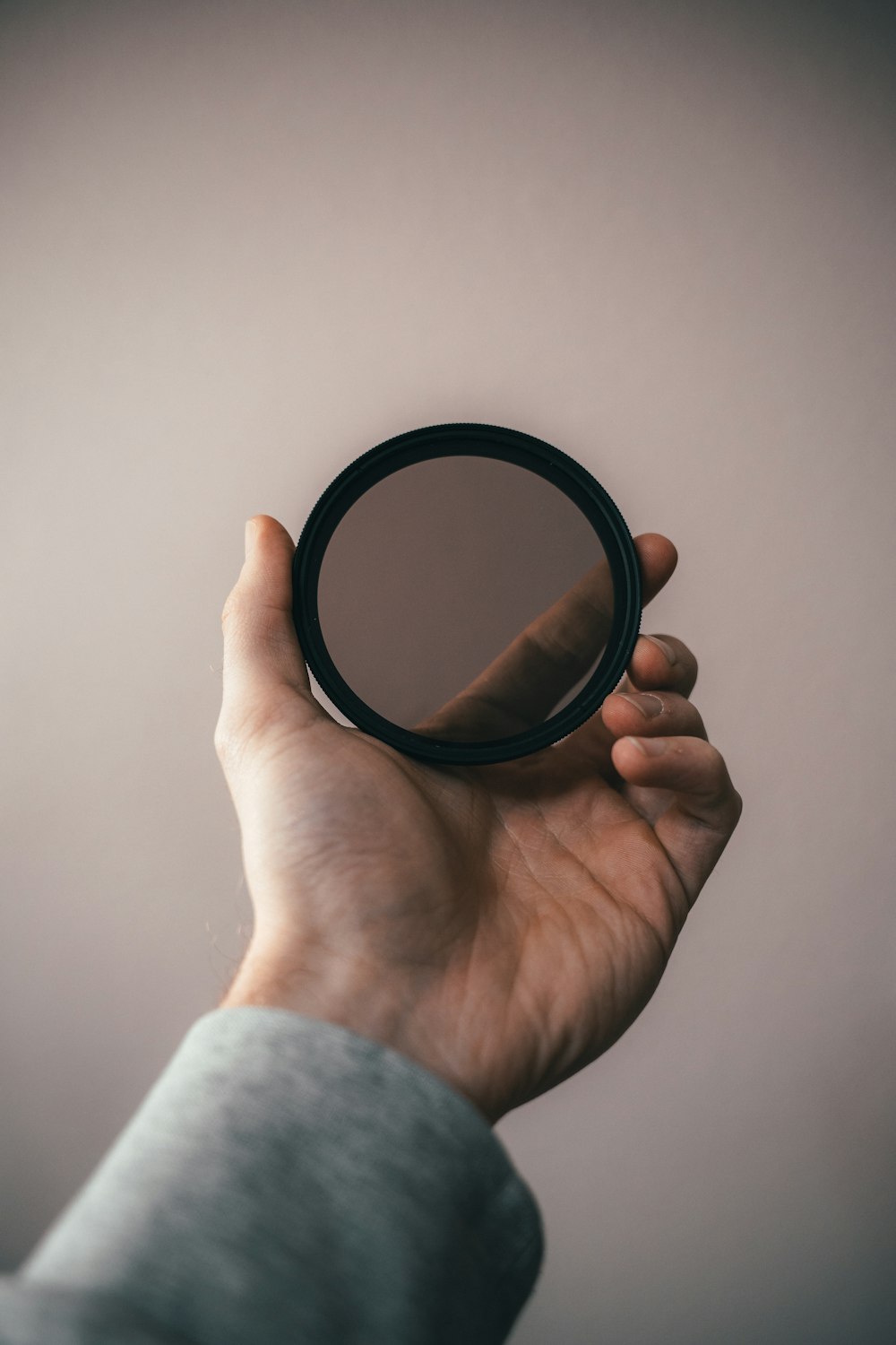 person holding black round frame