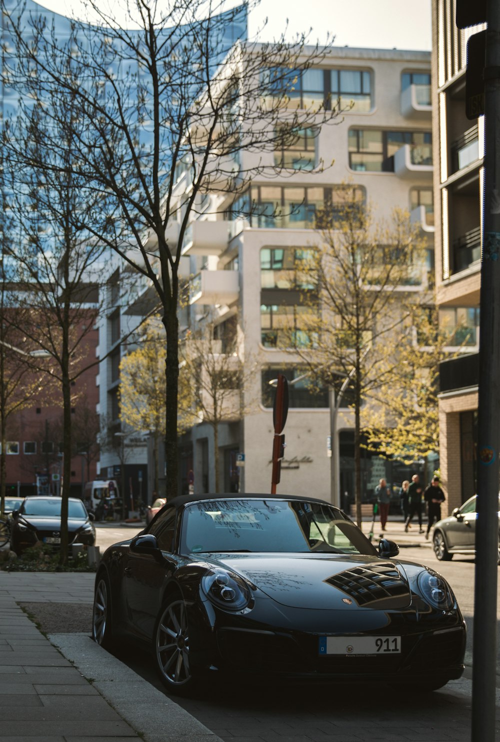 black and white cars parked near white concrete building during daytime