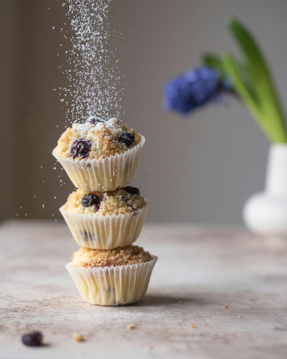 cupcake avec glaçage blanc sur le dessus