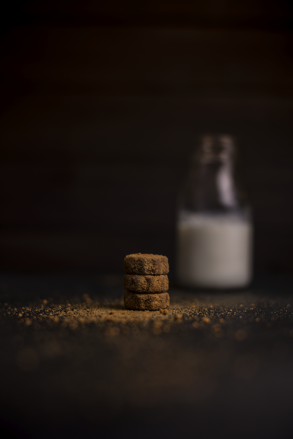 brown wooden bottle cork lid