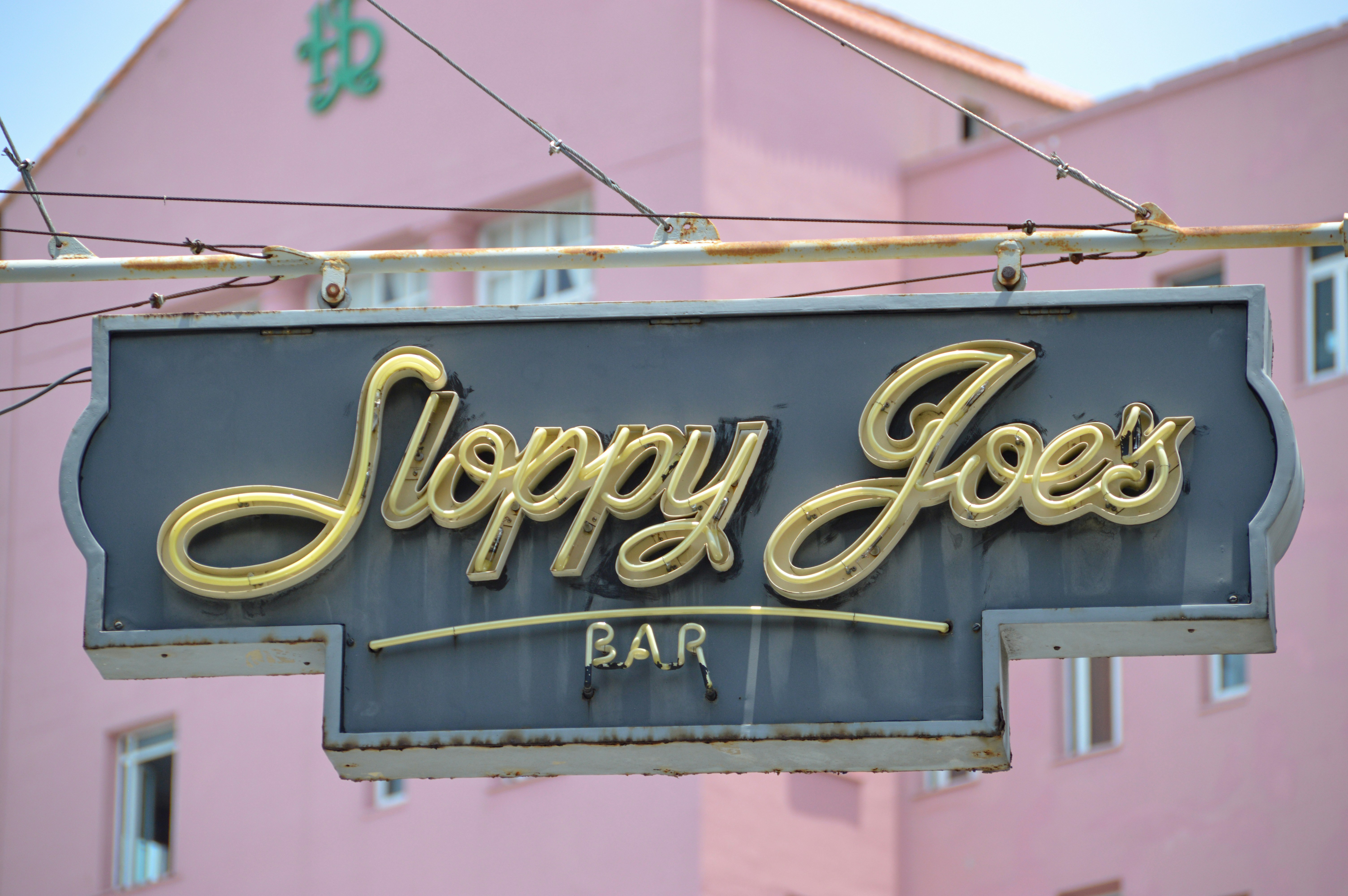 noir et blanc UNKs enseigne de magasin de café