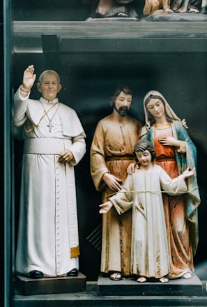 jesus christ and virgin mary figurine