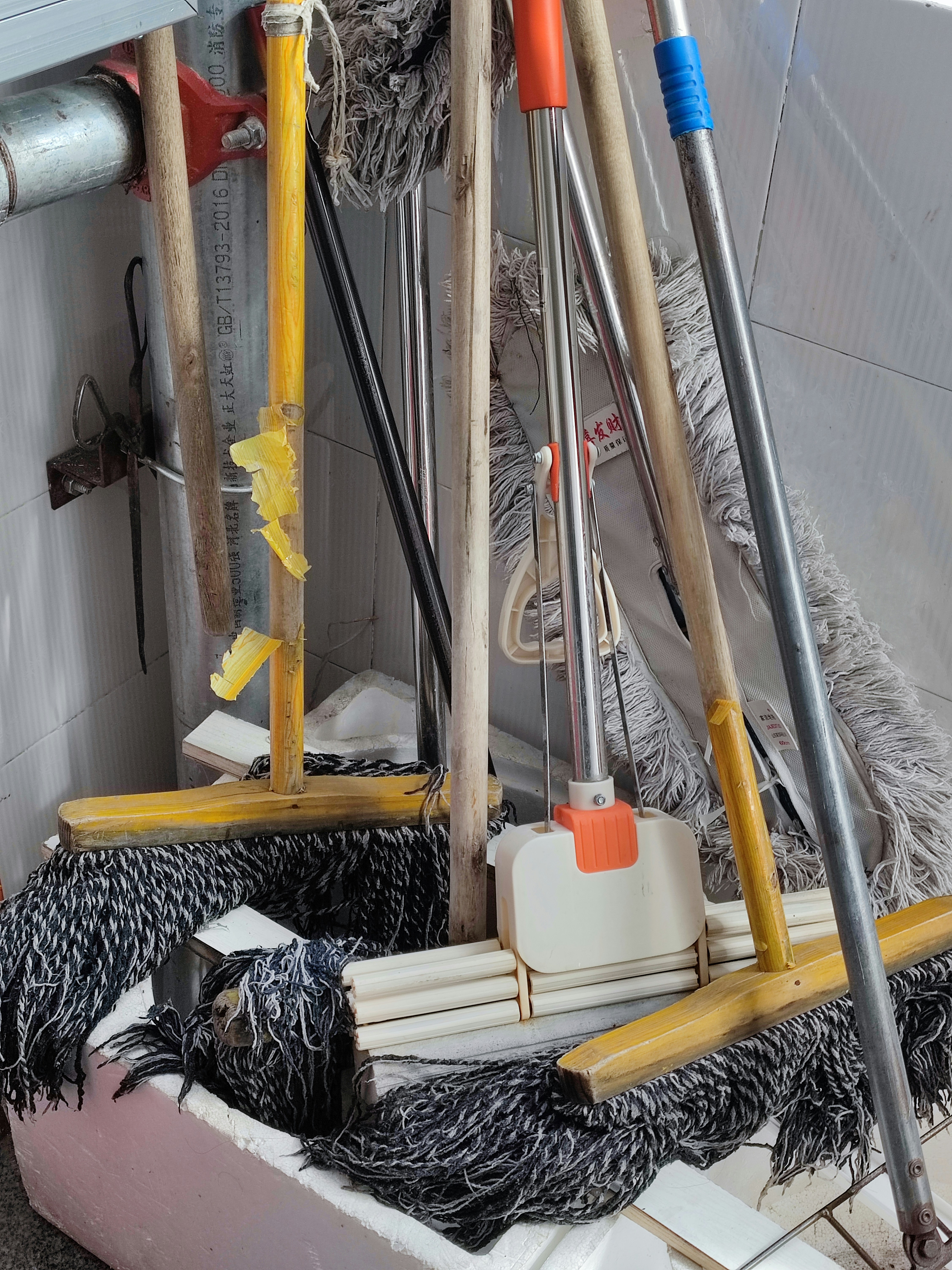 Make Cleaning Easier with These Essential Cleaning Tools