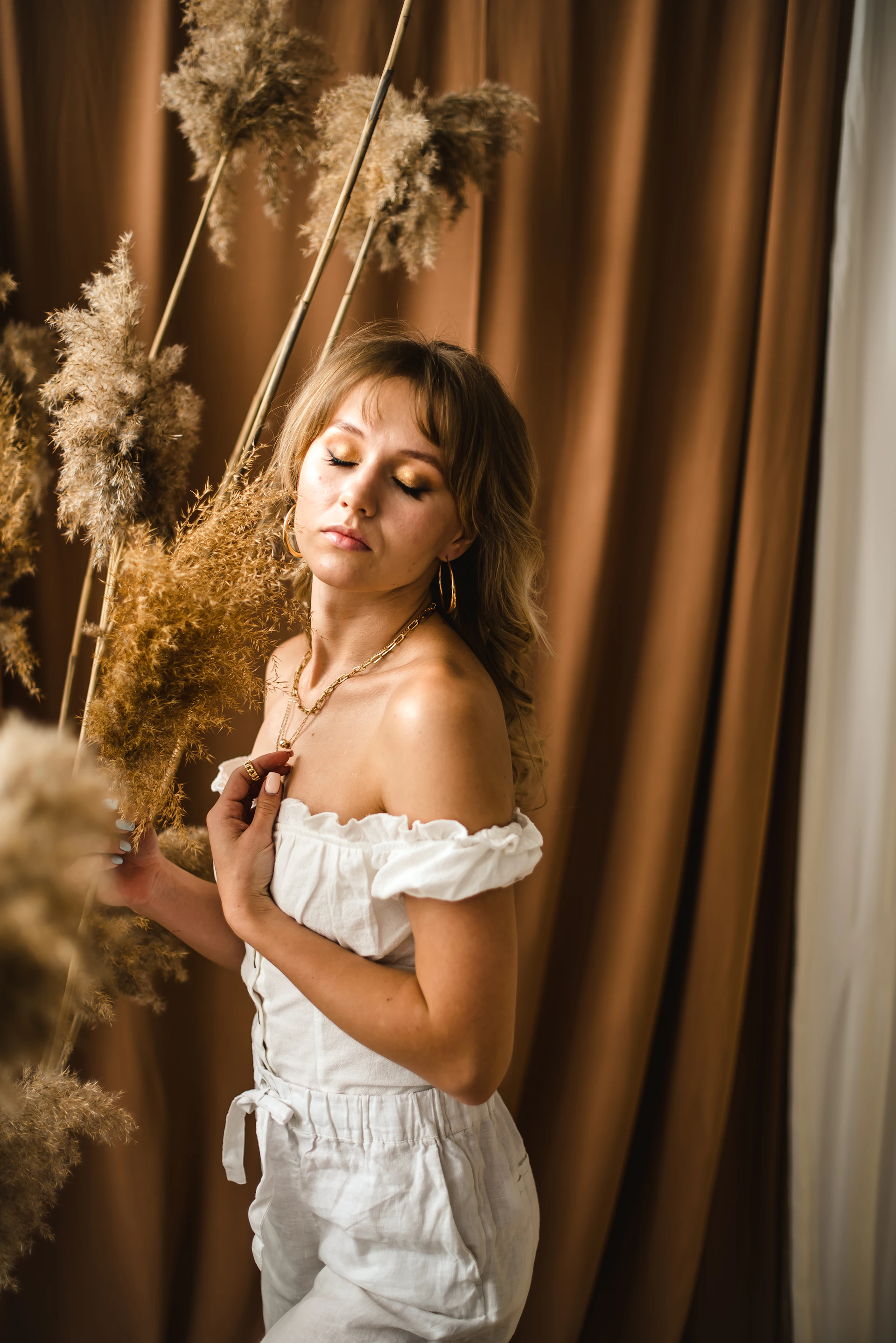 black and white bed linen