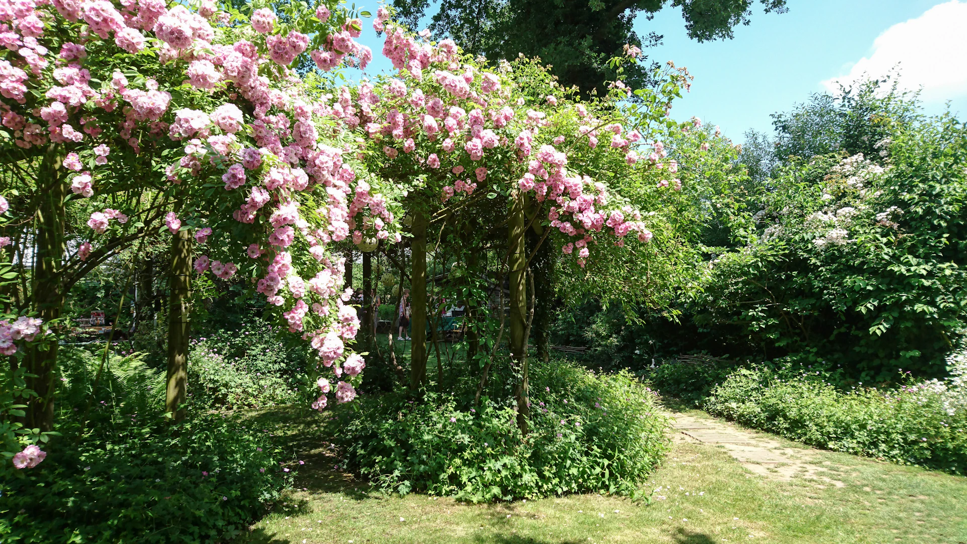 black and white bed linen
