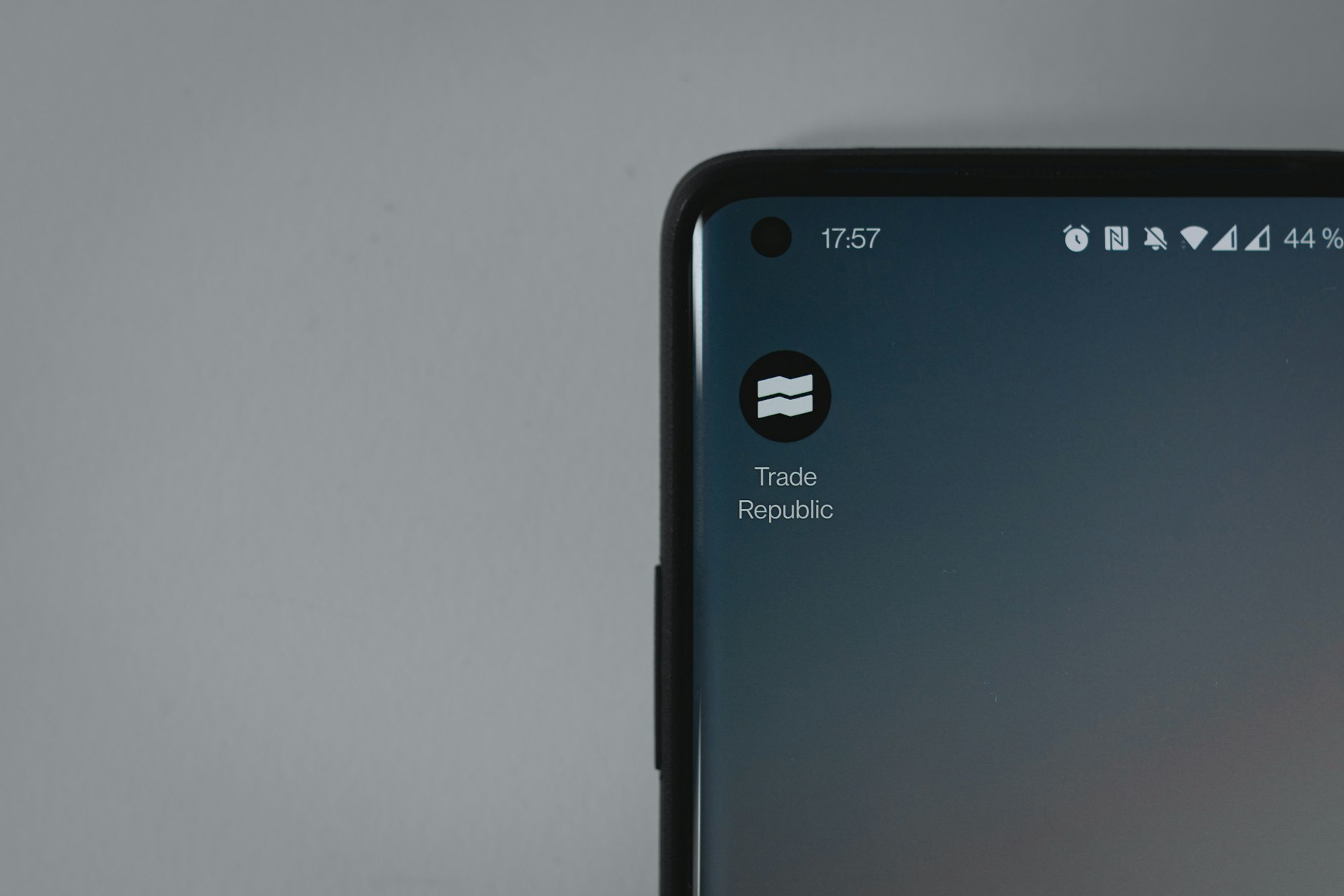 Trade Republic App Icon auf Handy-Bildschirm