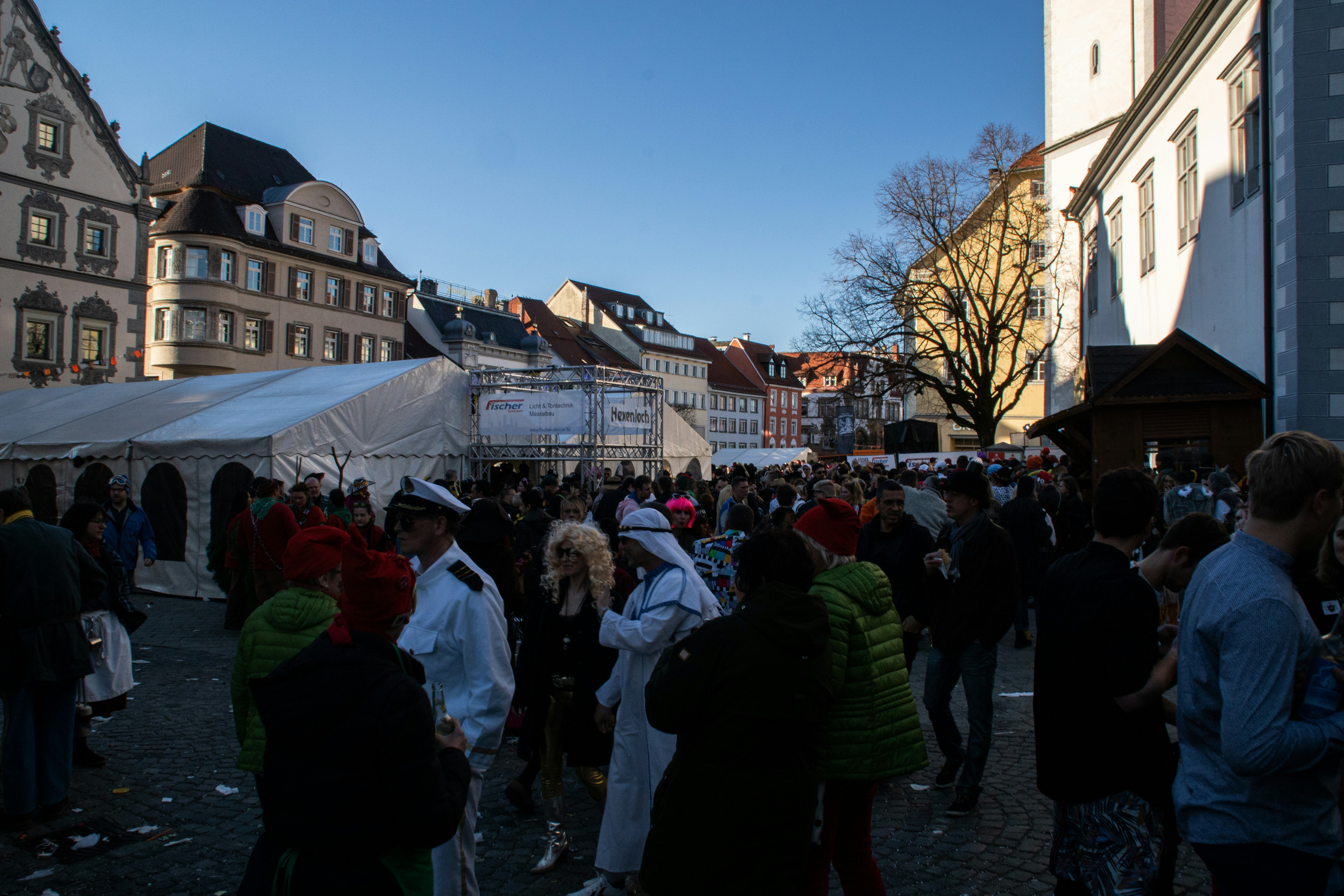 A lively public event in the Brașov city square with music and dancing.
