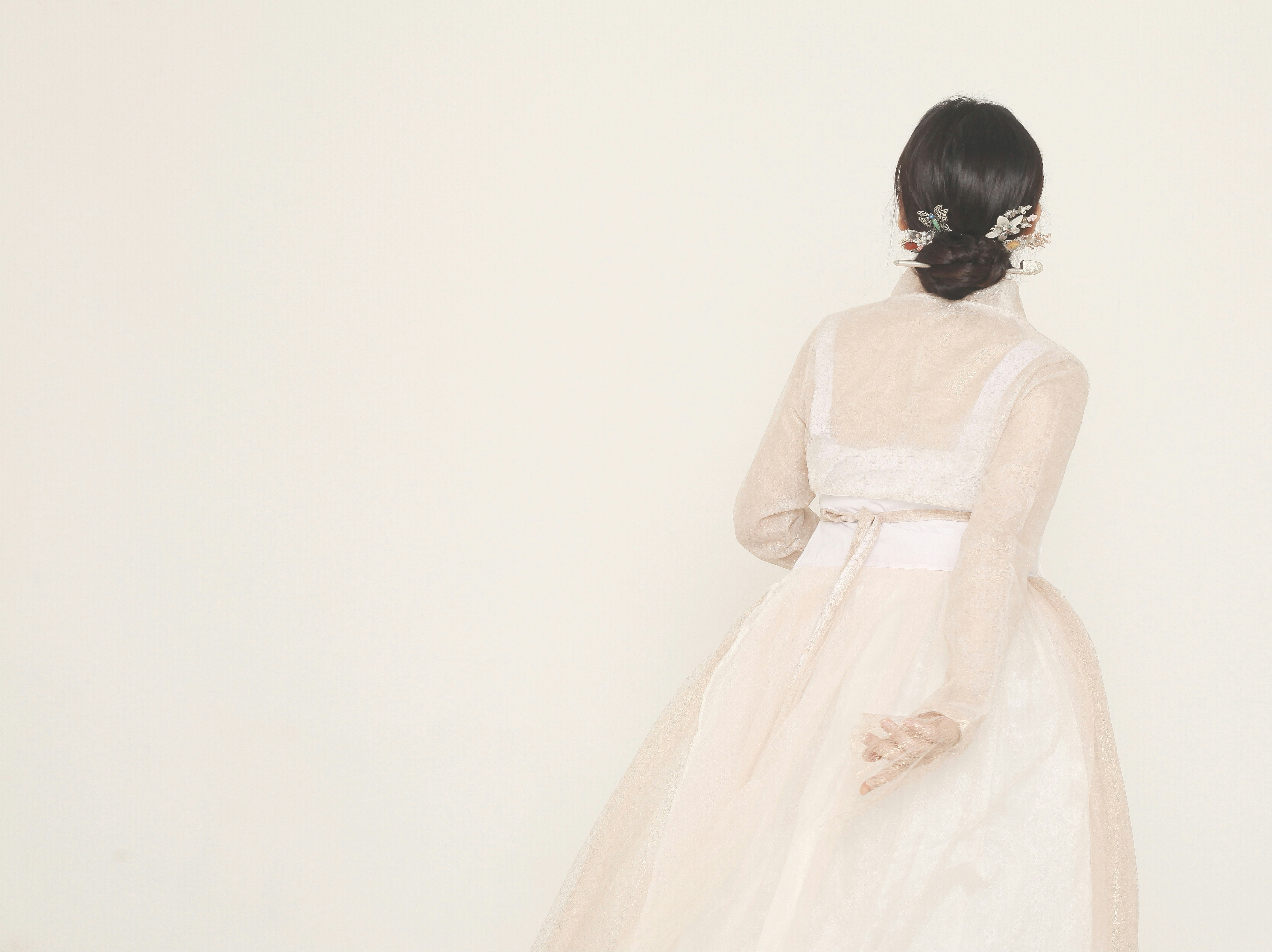 woman in white wedding dress, Hanbok Korean Traditional Dress</p><p>photographer_ Baek Gayeon (@__g_yn__)