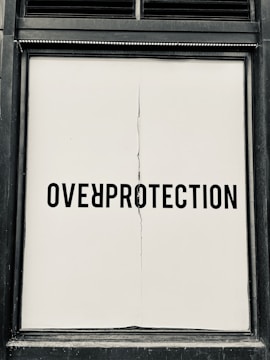 Large window displays a word in bold black capital letters on a white background, split down the middle.