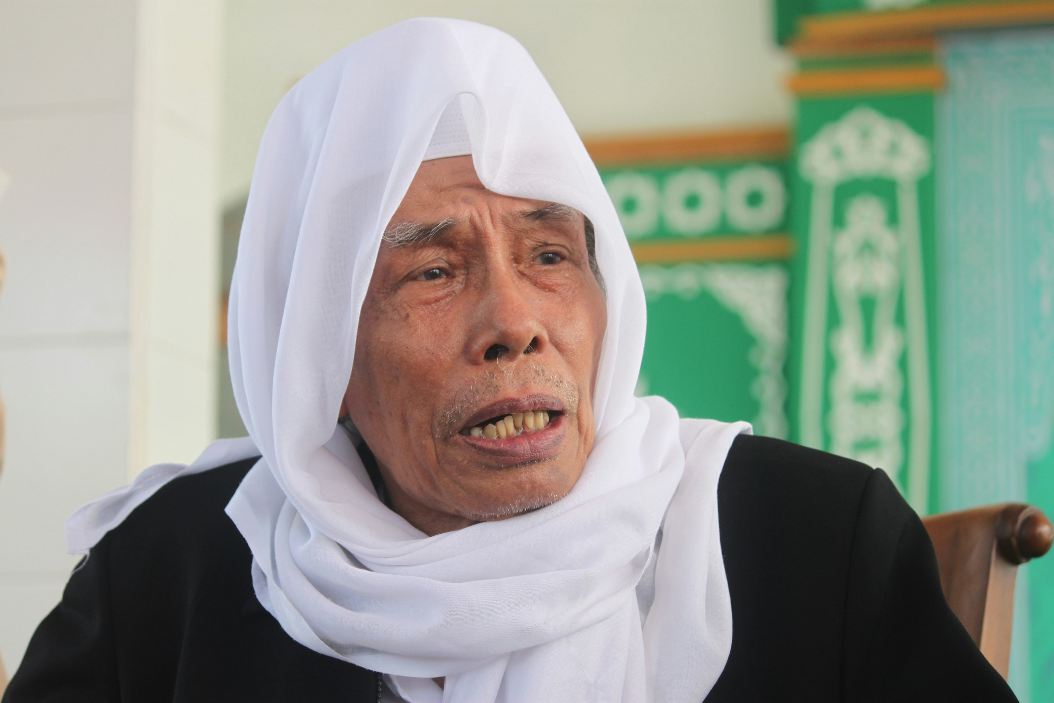 Kyai Nurul Huda Djazuli the leader of the al falah ploso cottage