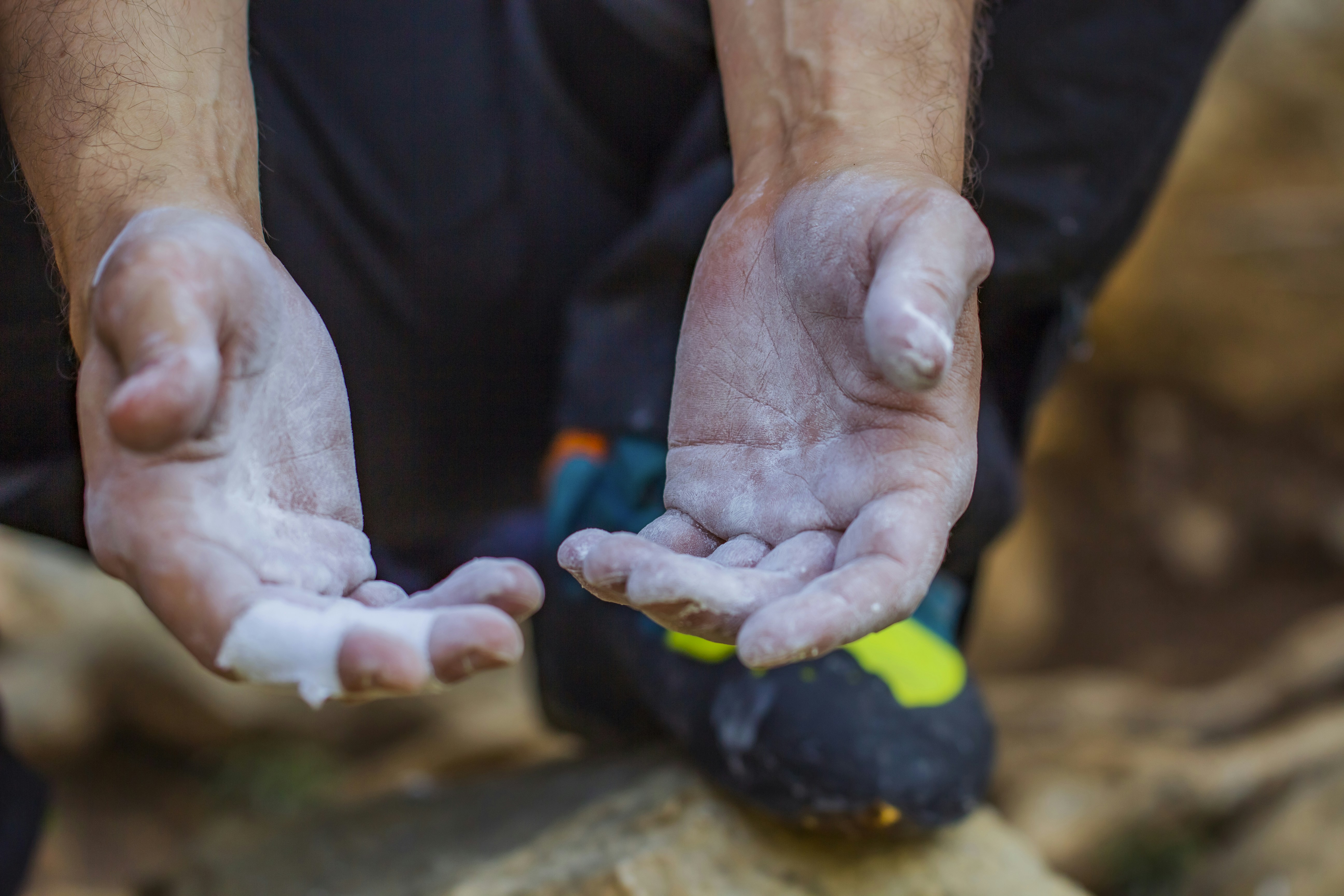 photo-1619995621826-94cafa15fc9f?ixid=M3wxMjA3fDB8MXxzZWFyY2h8MTV8fG51dWJ1JTIwY2xlYW5zaW5nJTIwZm9vdCUyMHBhZHN8ZW58MHx8fHwxNzU5MTc1MTc4fDA\u0026ixlib=rb-4.1.0