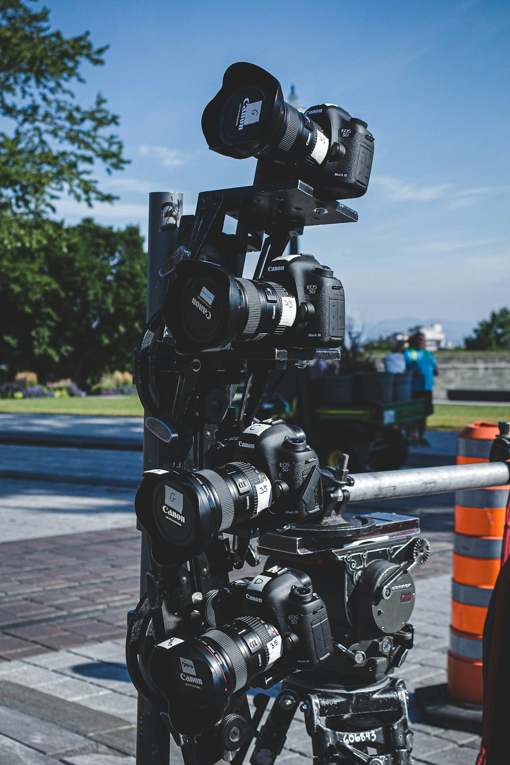 black dslr camera on black tripod