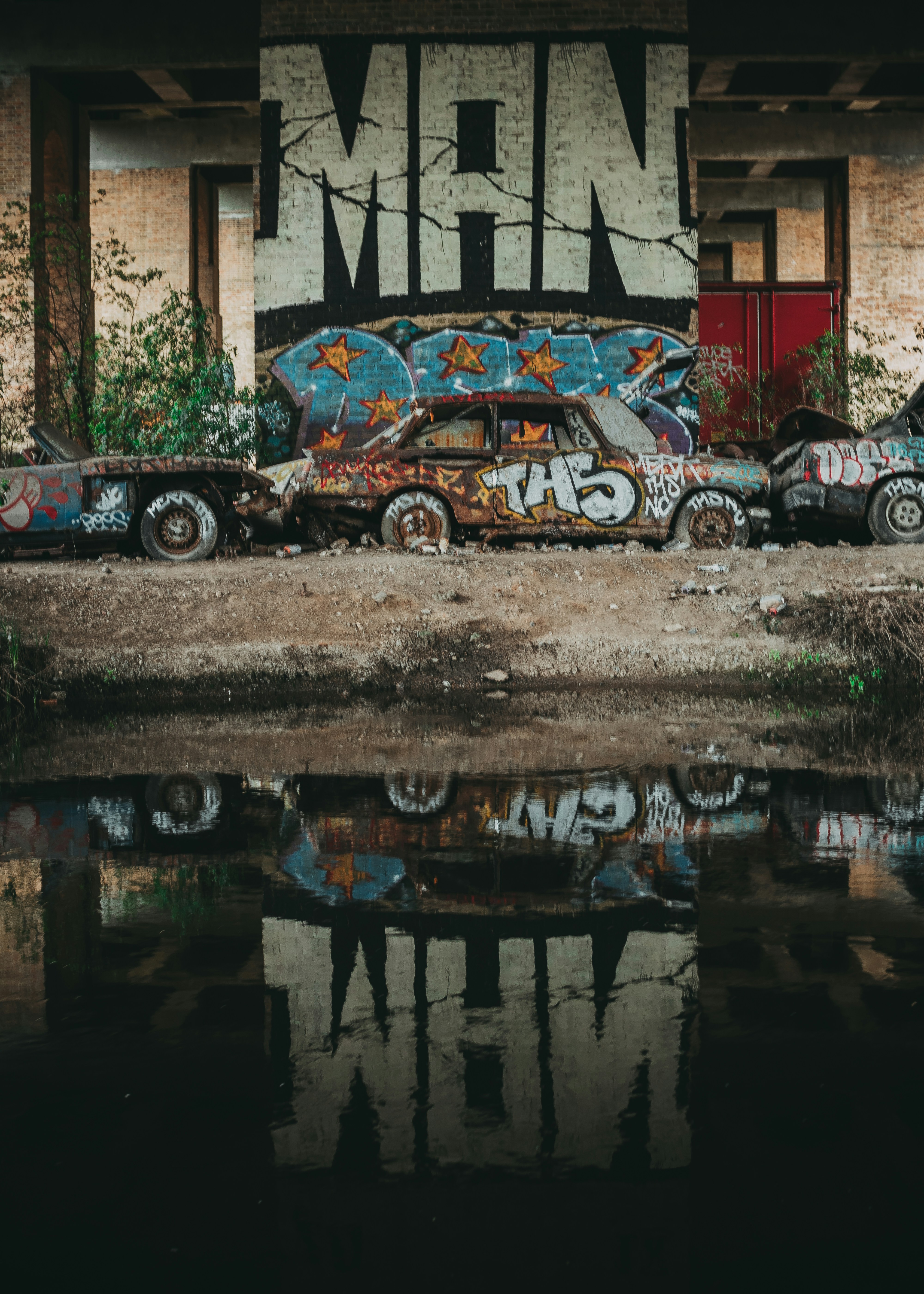 昼間の道路上の青と白の車の写真 Unsplashで見つけるロンドンの無料写真