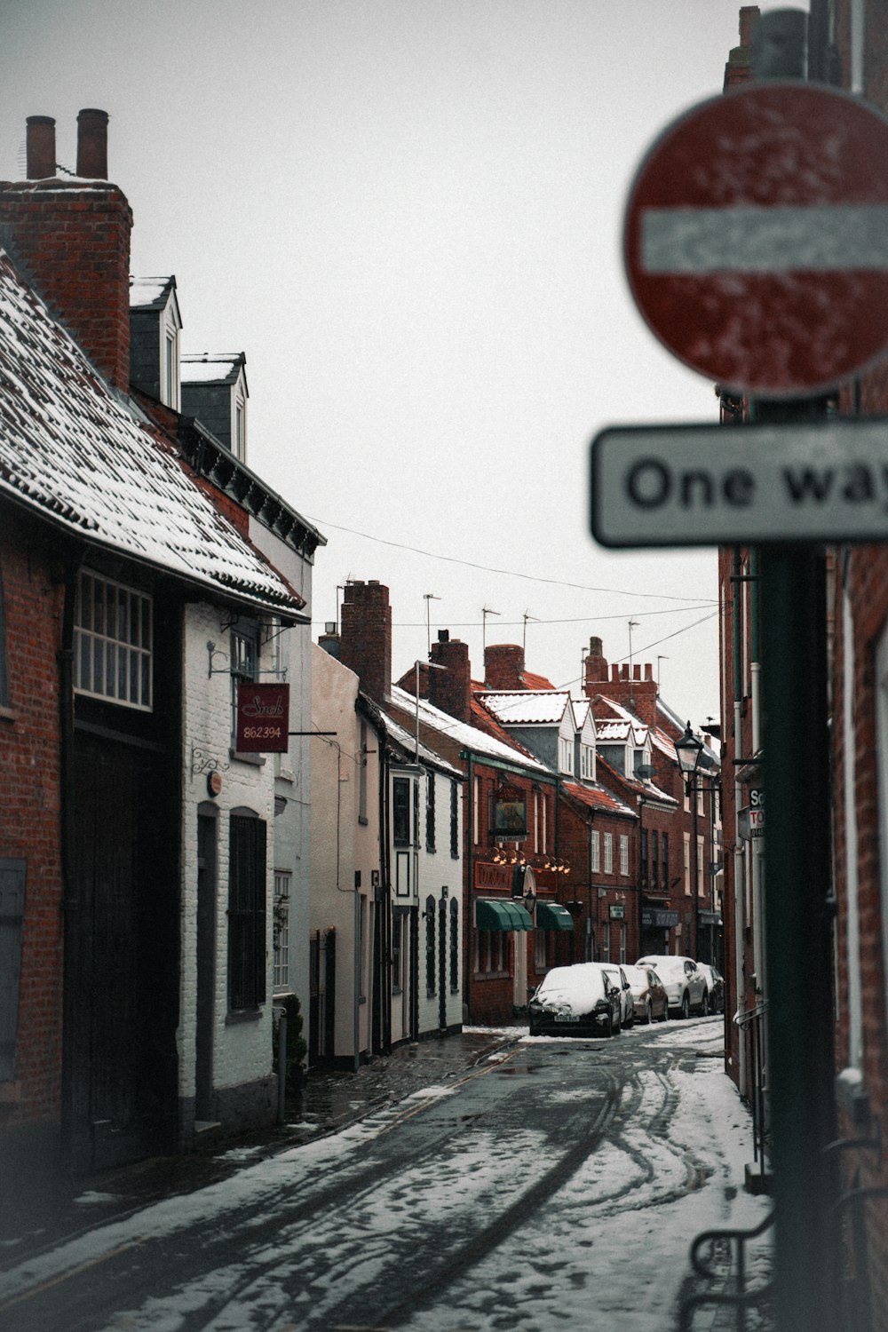 red and white stop sign