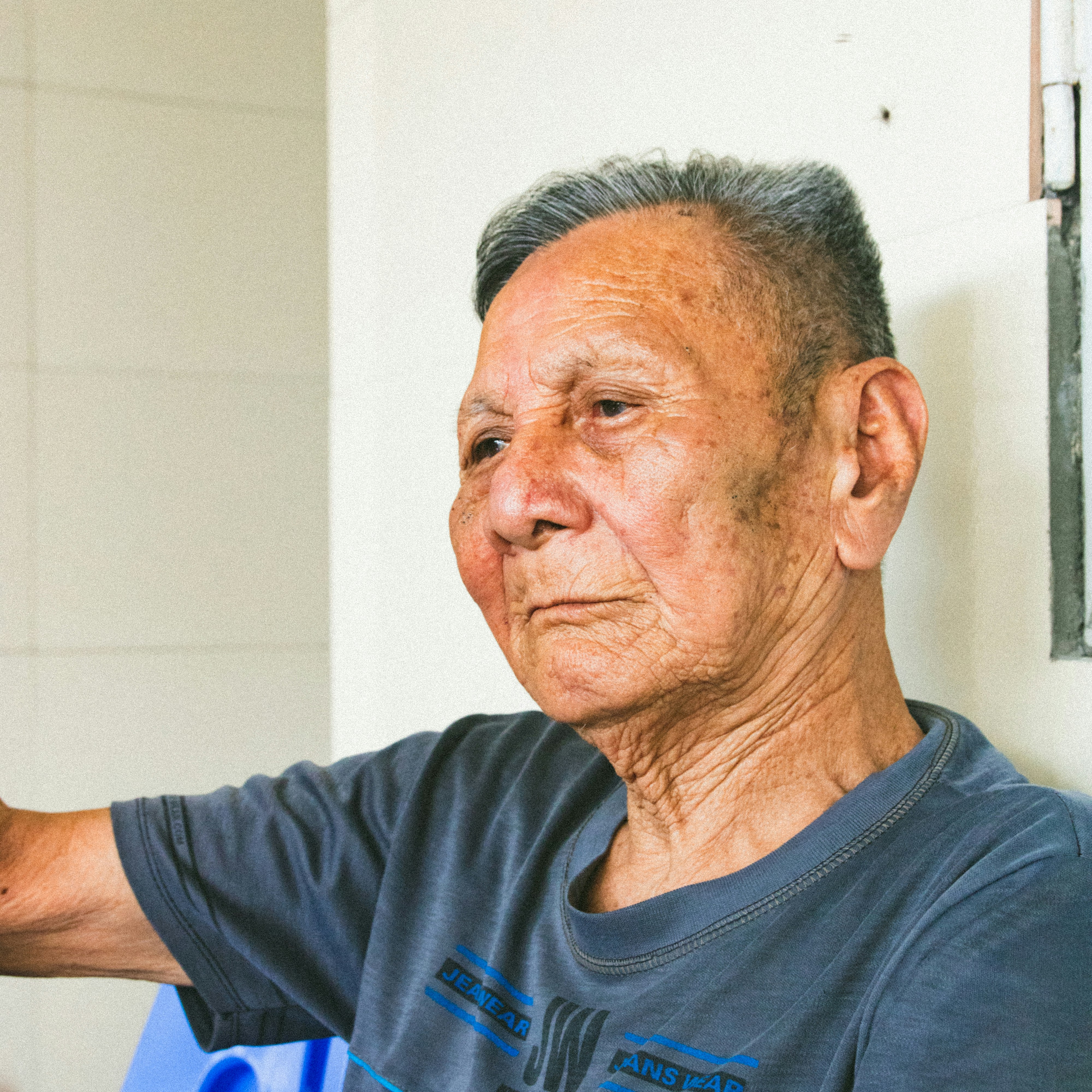 man in blue crew neck t-shirt