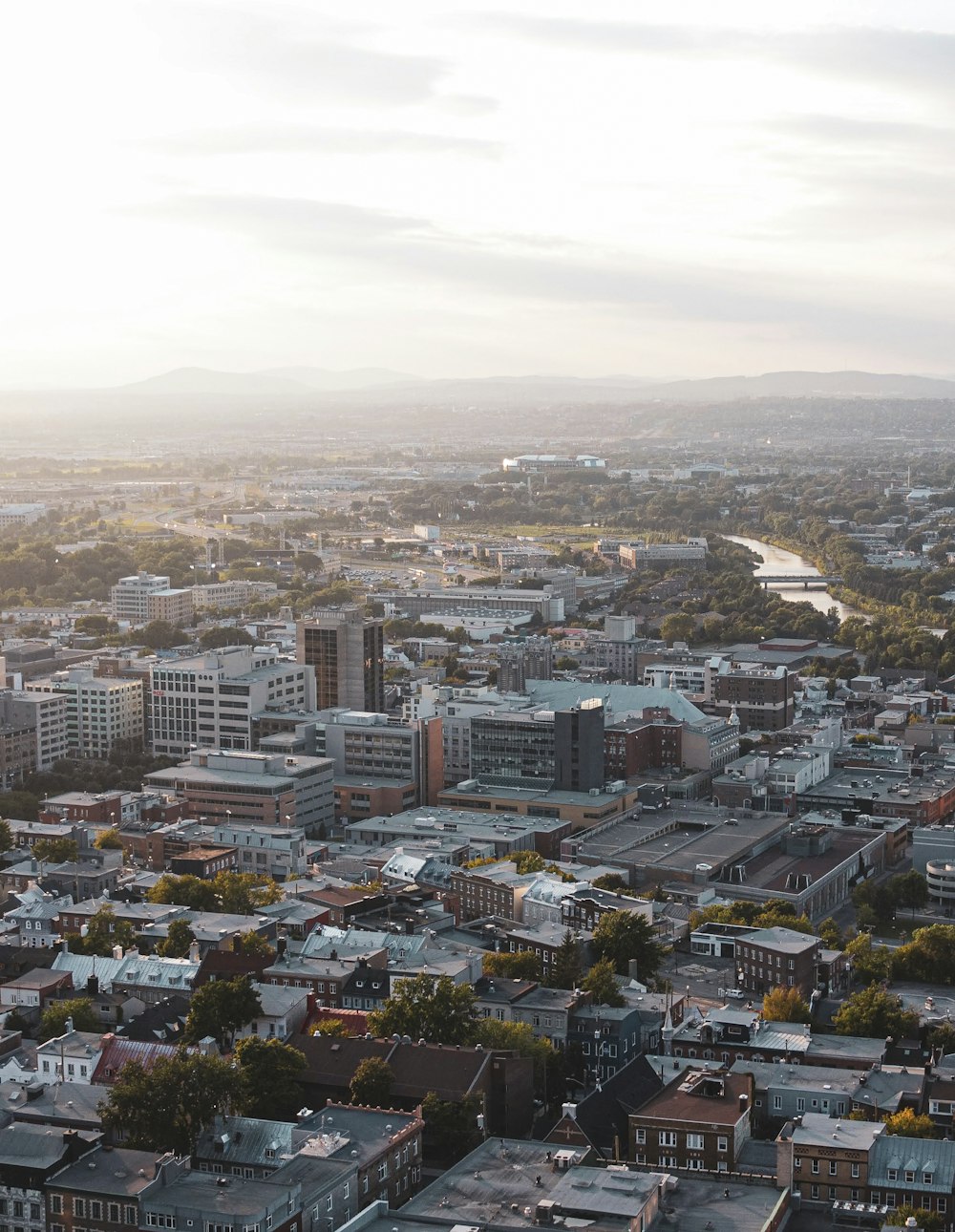 Vue aérienne des bâtiments de la ville pendant la journée