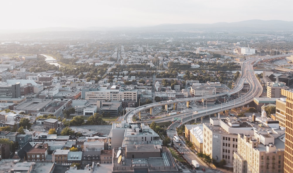 Vue aérienne des bâtiments de la ville pendant la journée