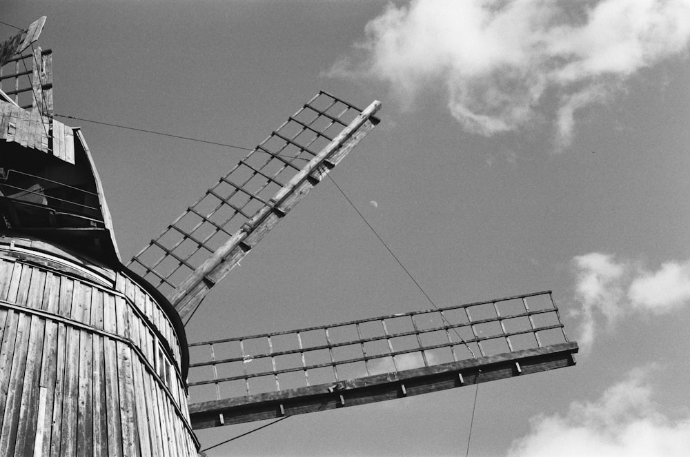 grayscale photo of a building