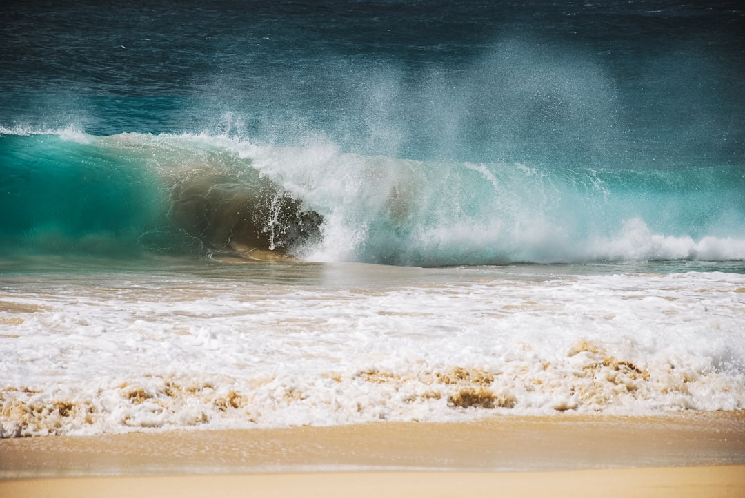 ocean waves crashing on shore during daytime