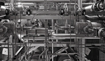 Industries : cimenterie et mines