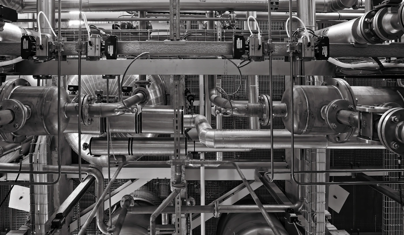 Conducte și instalații industriale — fotografie ilustrativă