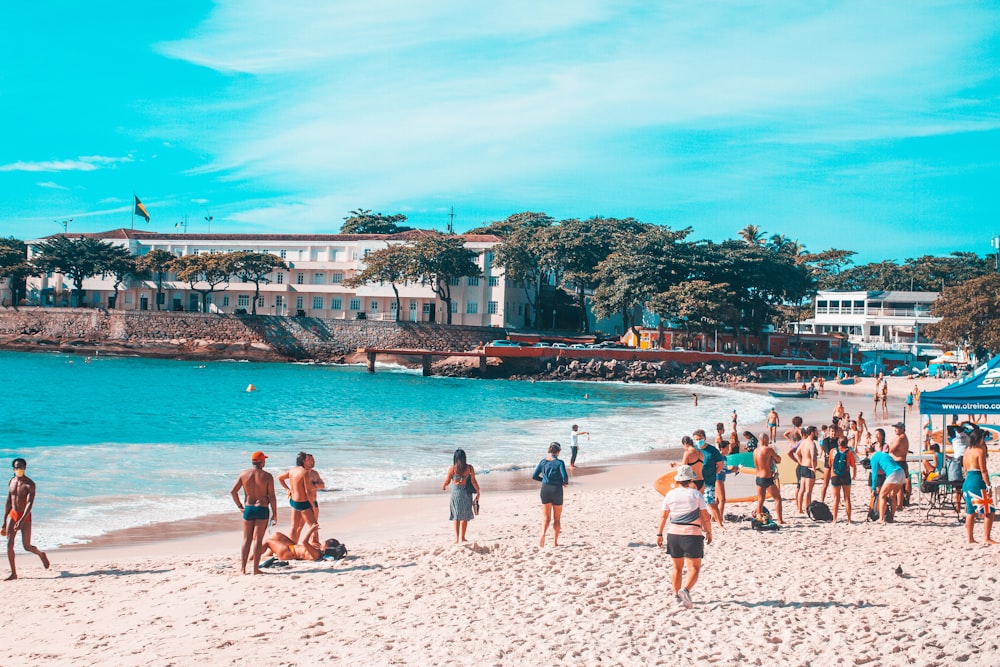 Menschen am Strand tagsüber