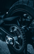 black and silver bicycle wheel