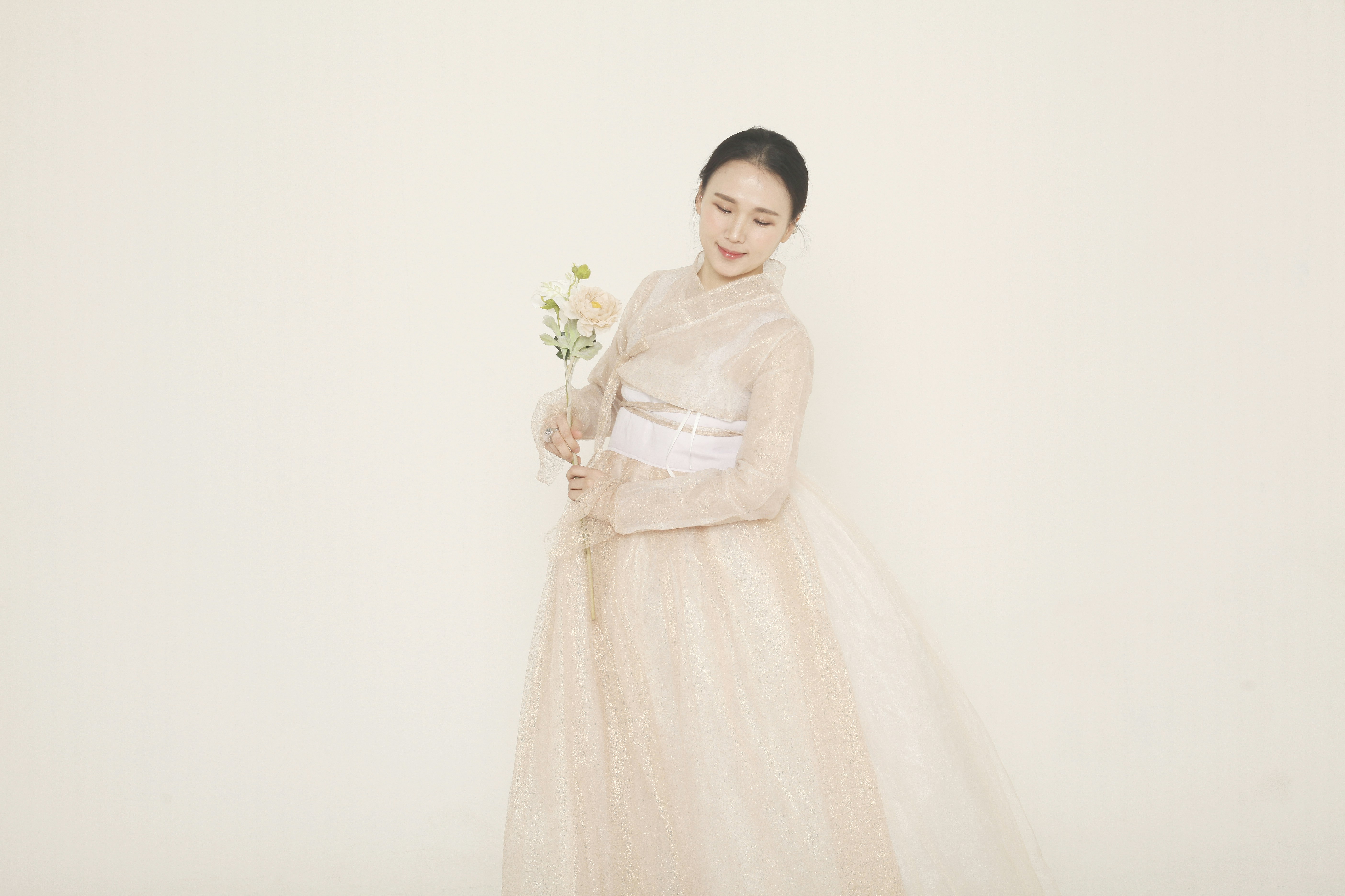 woman in white dress holding bouquet of flowers, Hanbok Korean Traditional Dress</p><p>photographer_ Baek Gayeon (@__g_yn__)