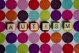 Image ou il est ecrit : autisme(TSA qui est un trouble neurodeveloppemental )