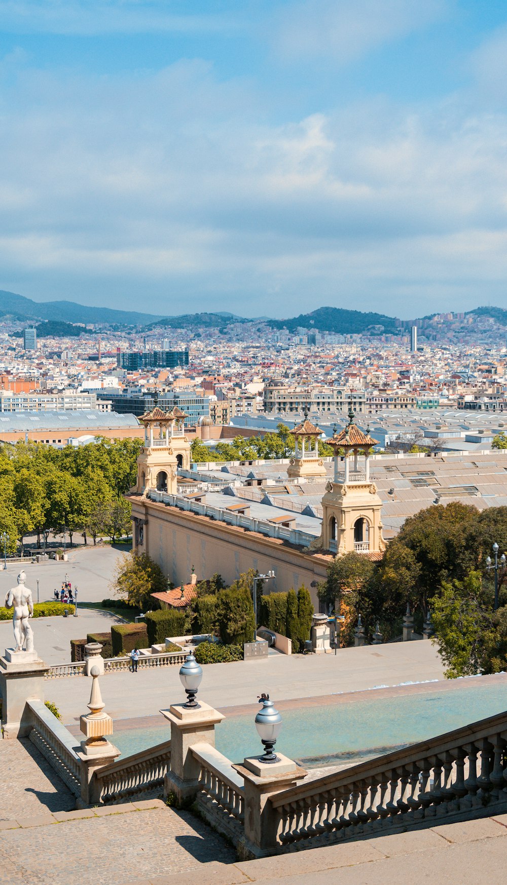 Veduta aerea degli edifici della città durante il giorno