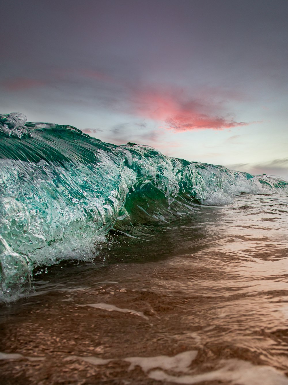 ocean waves under cloudy sky during daytime