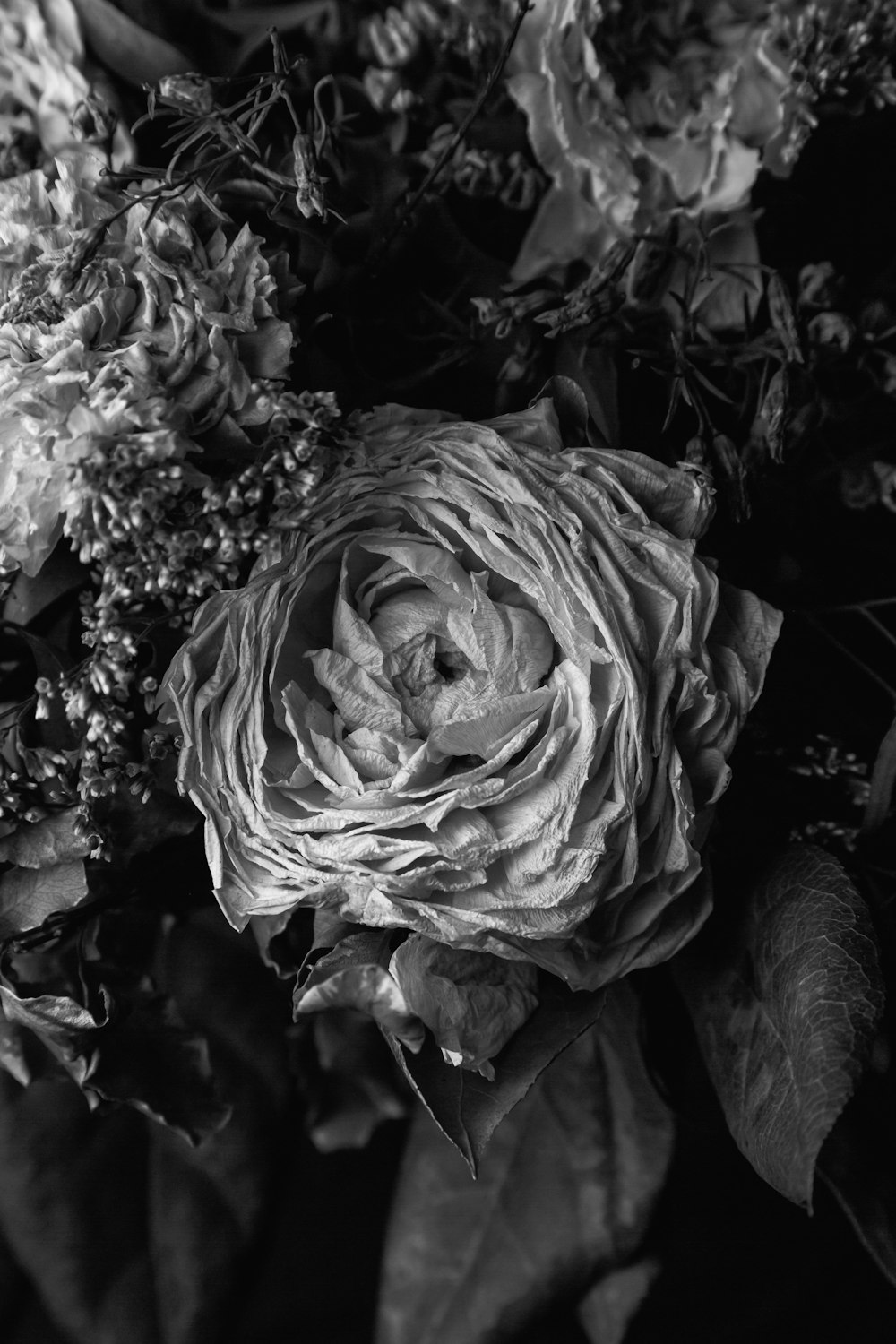 grayscale photo of a bouquet of flowers
