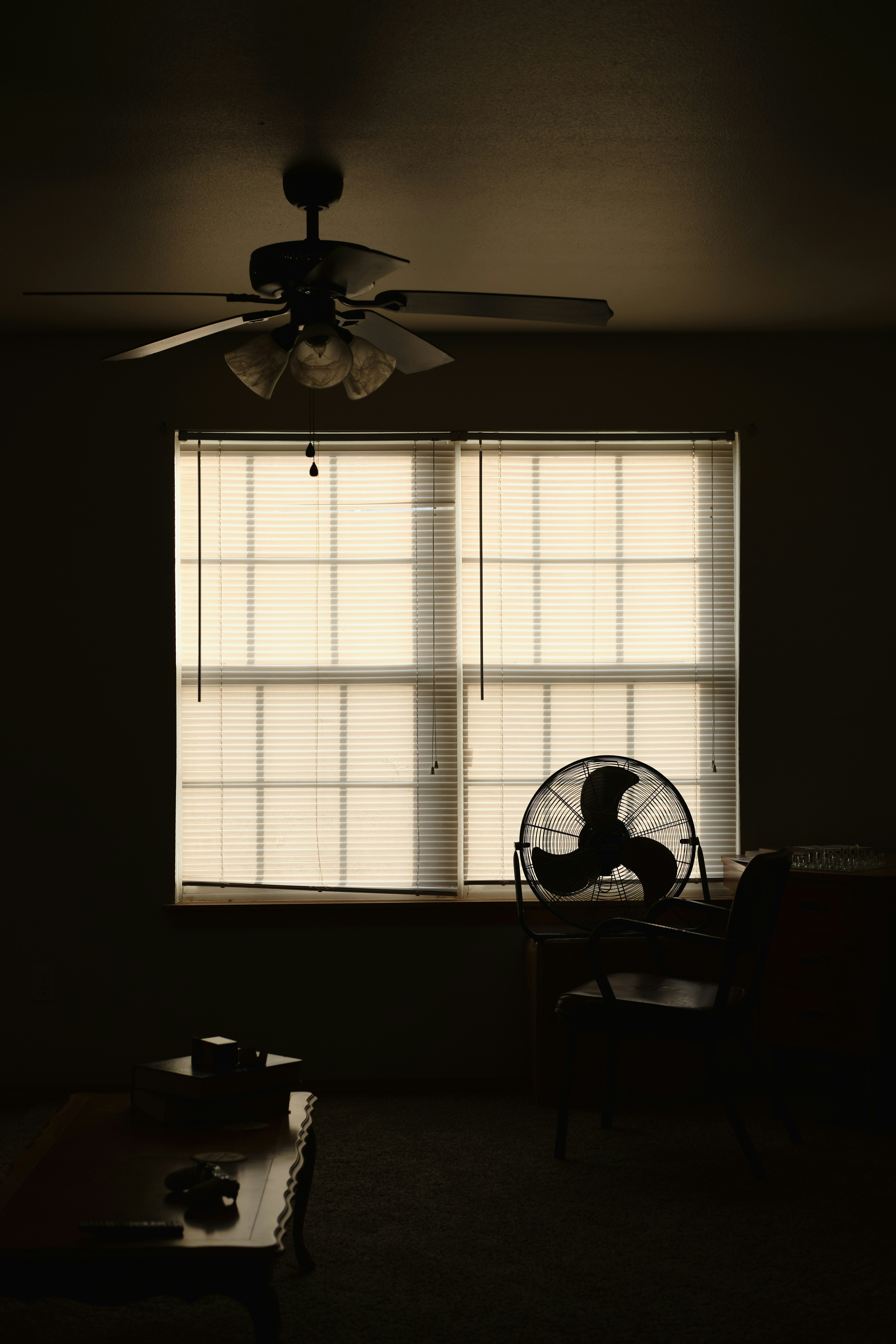 White ceiling fan with light fixture photo – Free Room Image on Unsplash