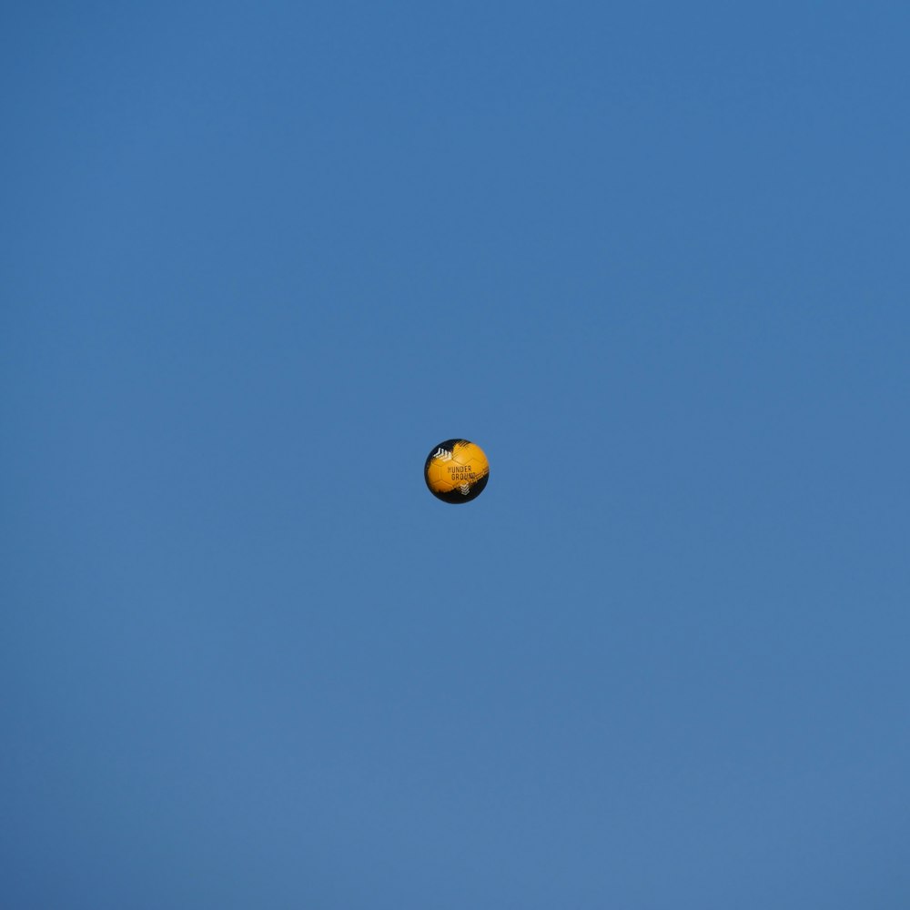 하늘에 노란 보름달