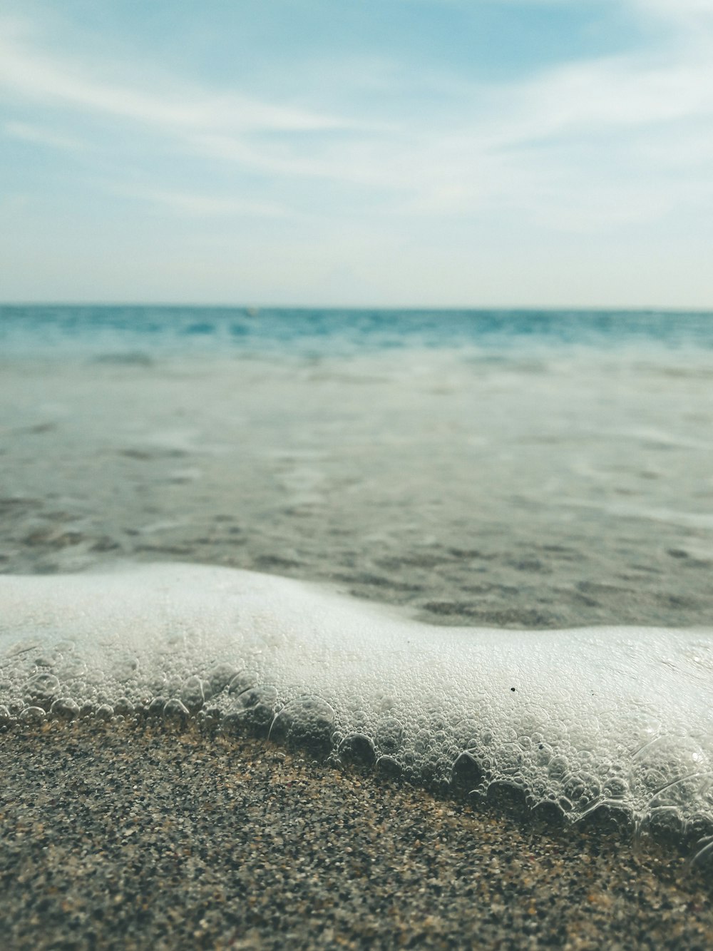 sea waves crashing on shore during daytime