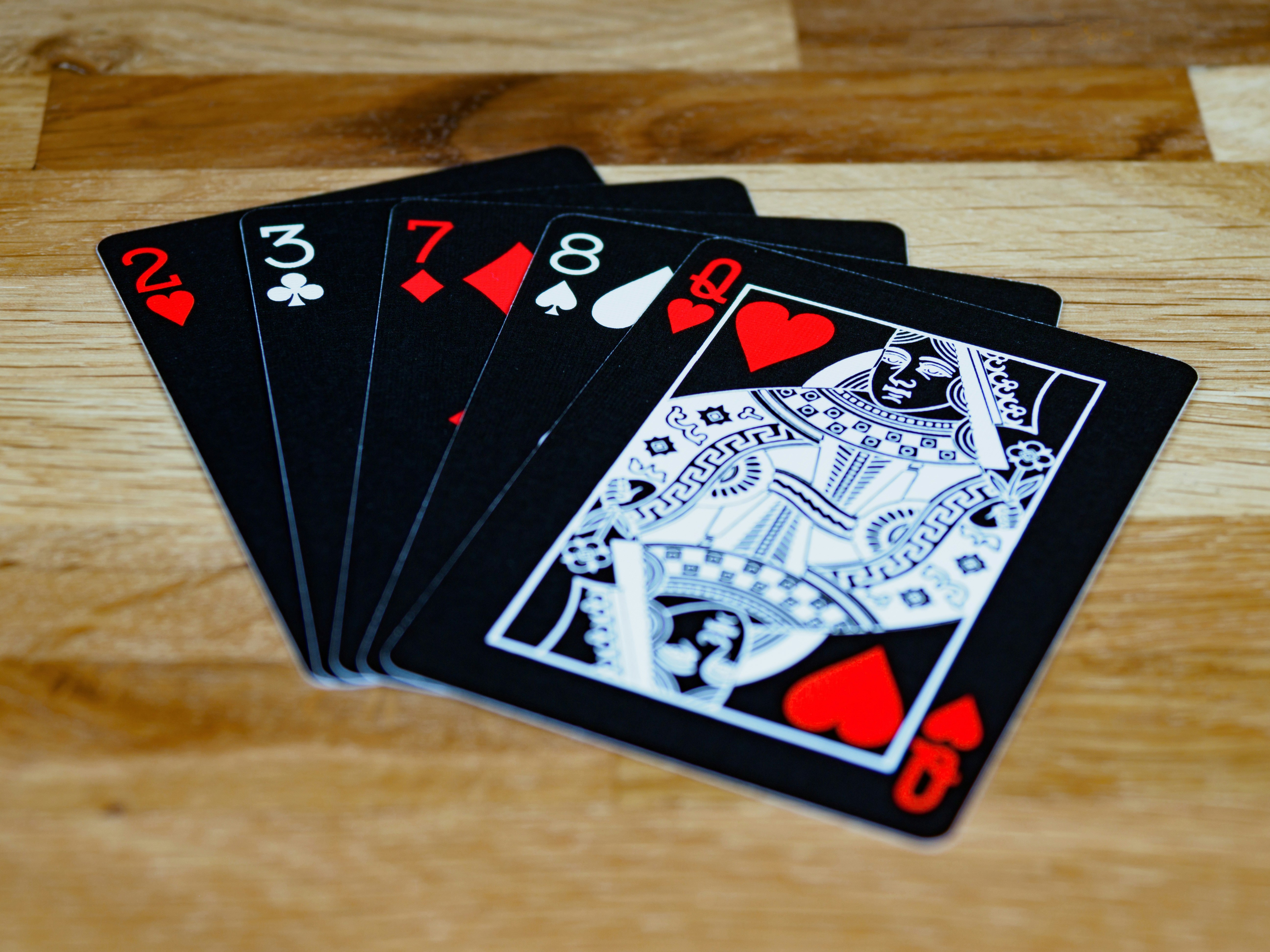 photo-1620486813466-0407c804cd86?ixid=M3wxMjA3fDB8MXxzZWFyY2h8MTJ8fGh0bWw1JTIwcG9rZXJ8ZW58MHx8fHwxNzYwMTY4MzgxfDA\u0026ixlib=rb-4.1.0