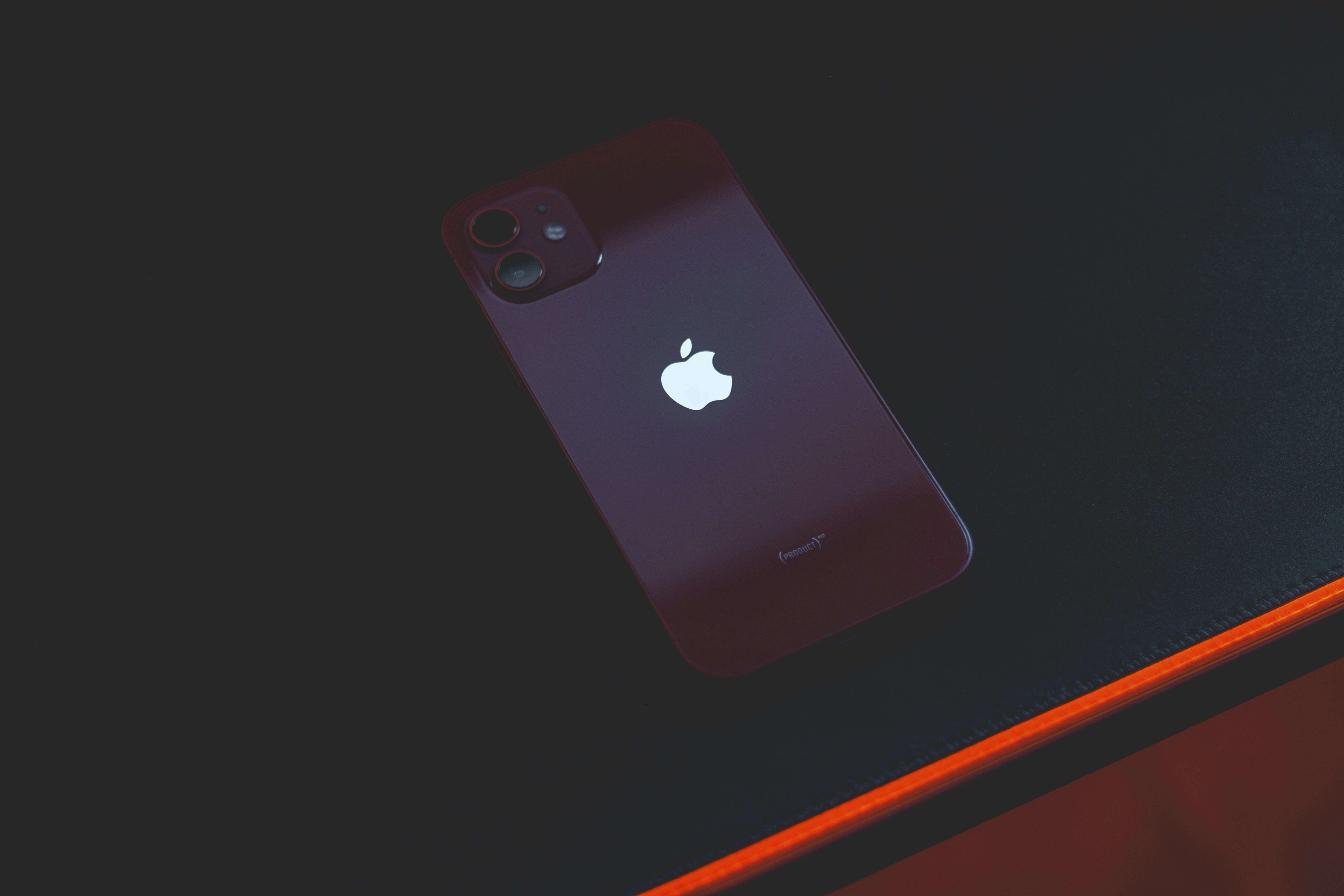 iphone 5 c azul sobre fondo blanco