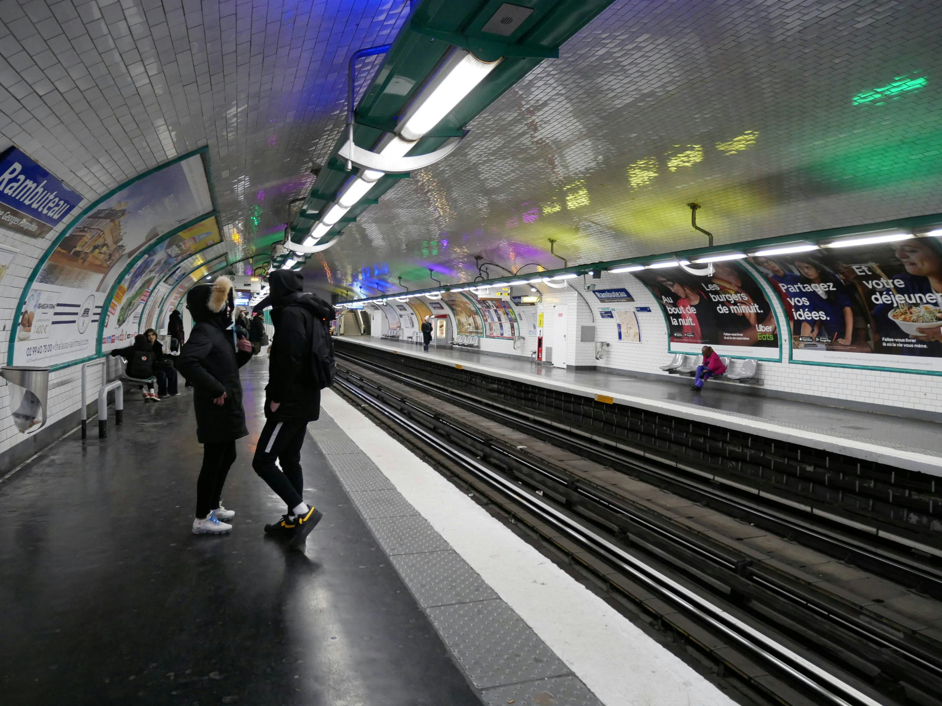 Paris Metro launches AI crowd management at Châtelet-Les Halles, aims for 30% faster commutes by December 2025