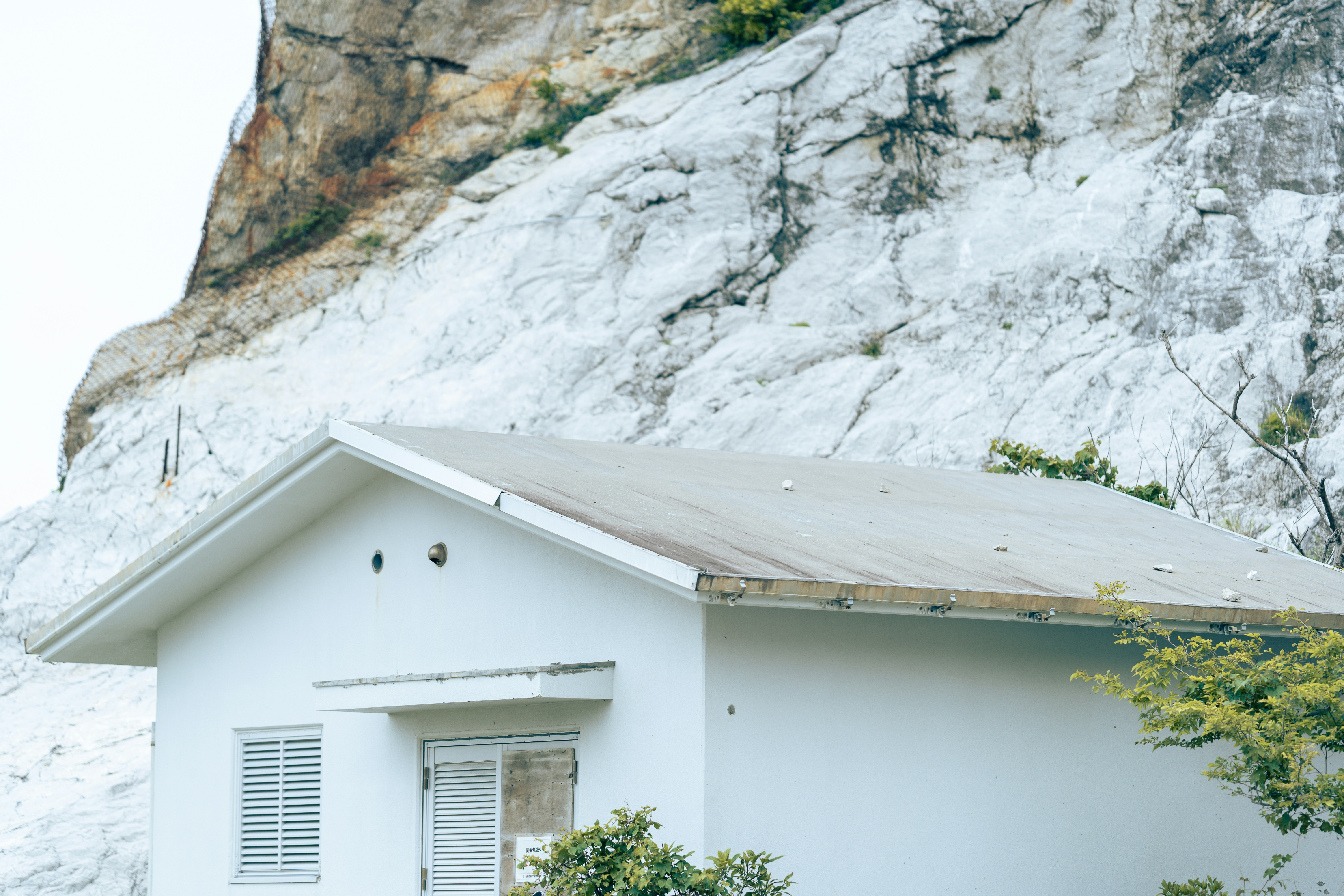 white wooden house near gray rocky mountain during daytime