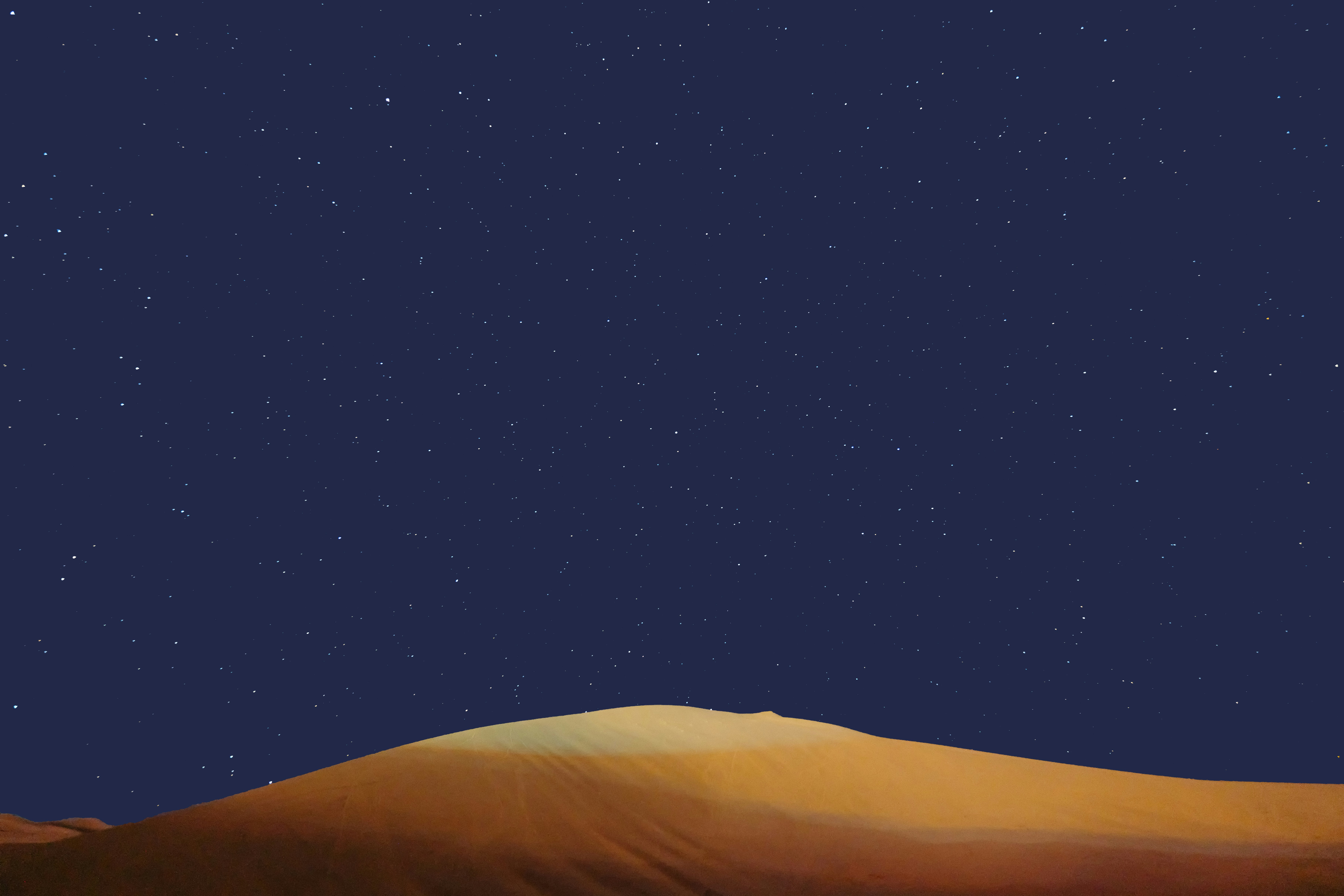 Personen Hand auf blauem Textil