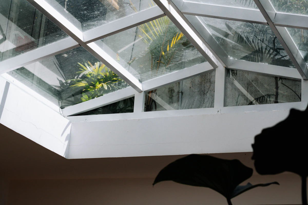 Ventana con marco blanco de PVC y cristal doble