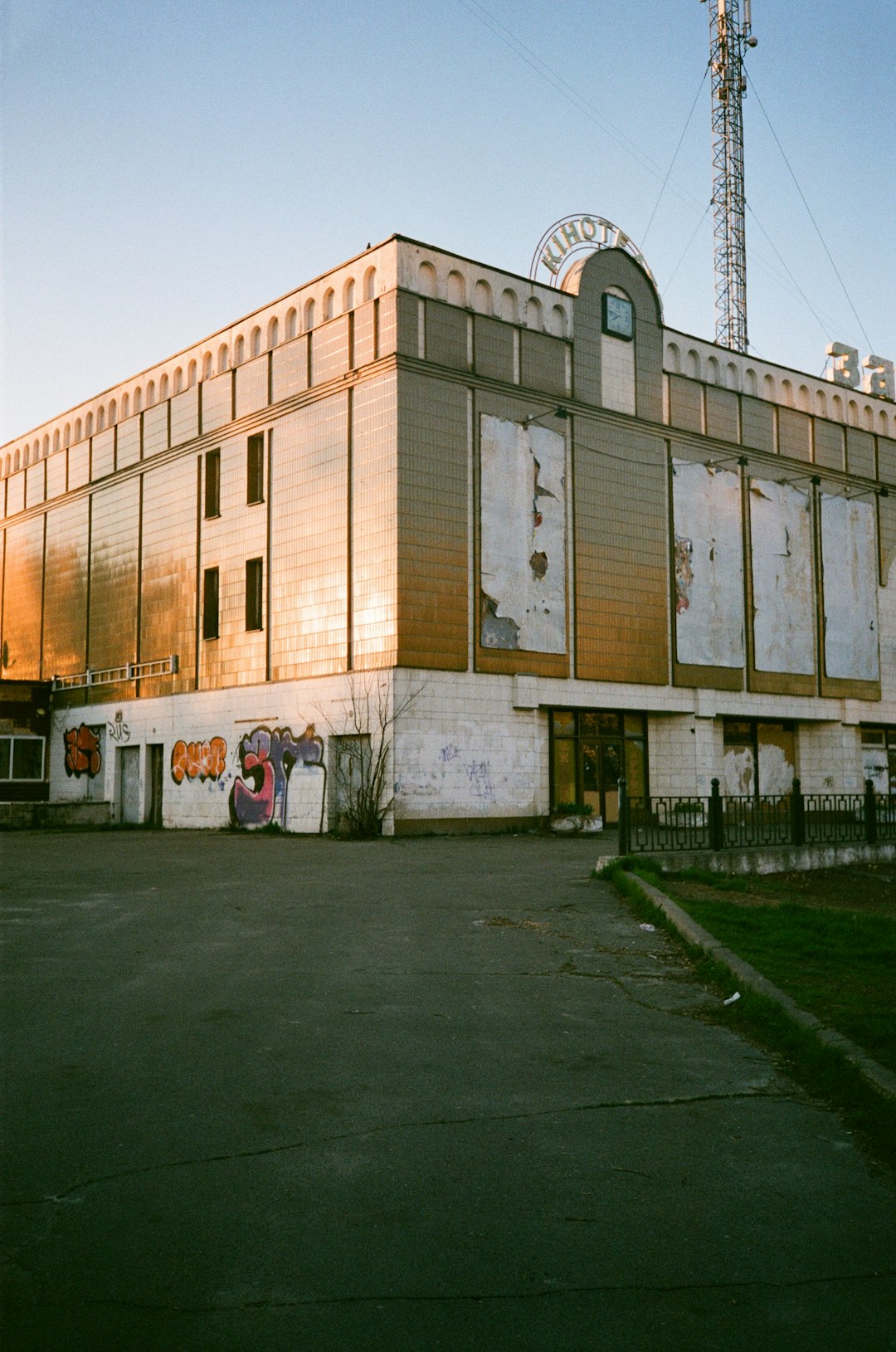 people sitting on bench in front of brown concrete building during daytime