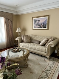Elegant beige and gold sofa set in a luxurious Saudi-style living room.