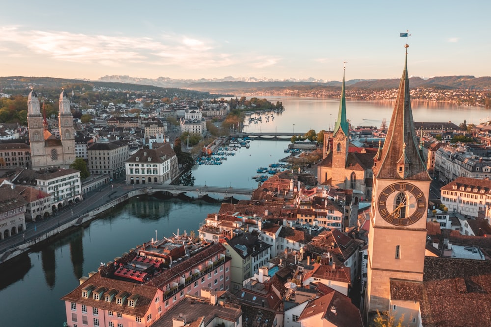 Vue aérienne des bâtiments de la ville pendant la journée