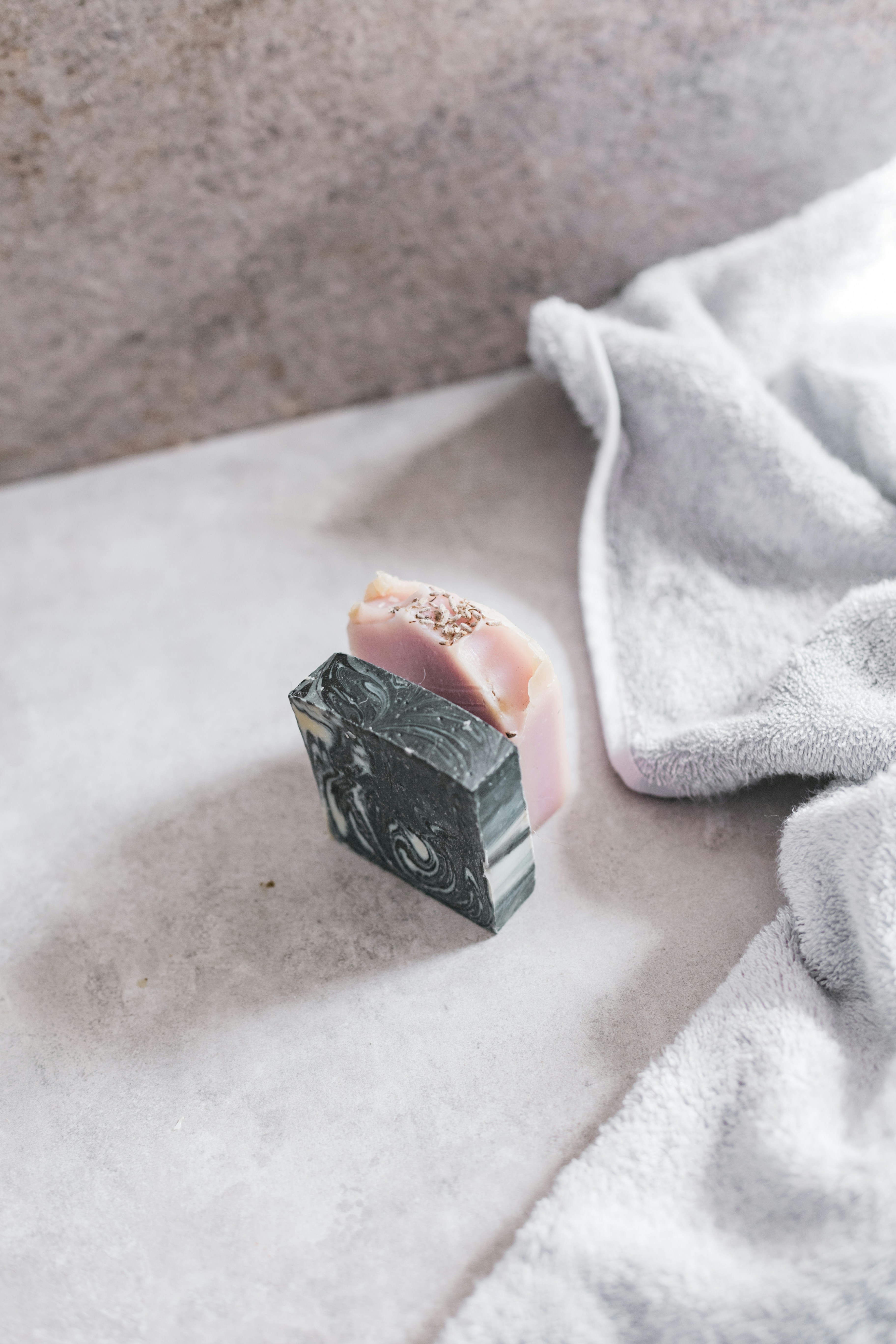 photo-1620567927898-a39a7d926659?ixid=M3wxMjA3fDB8MXxzZWFyY2h8MTJ8fGhvdyUyMHRvJTIwZ2V0JTIwa2FyYW1iaXQlMjBtYXJibGUlMjBmYWRlfGVufDB8fHx8MTc2NDkzMjI0Mnww\u0026ixlib=rb-4.1.0