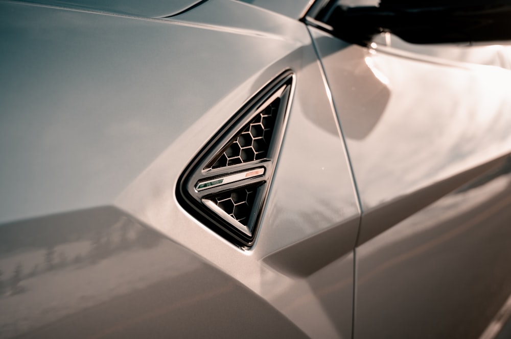 silver mercedes benz emblem on car